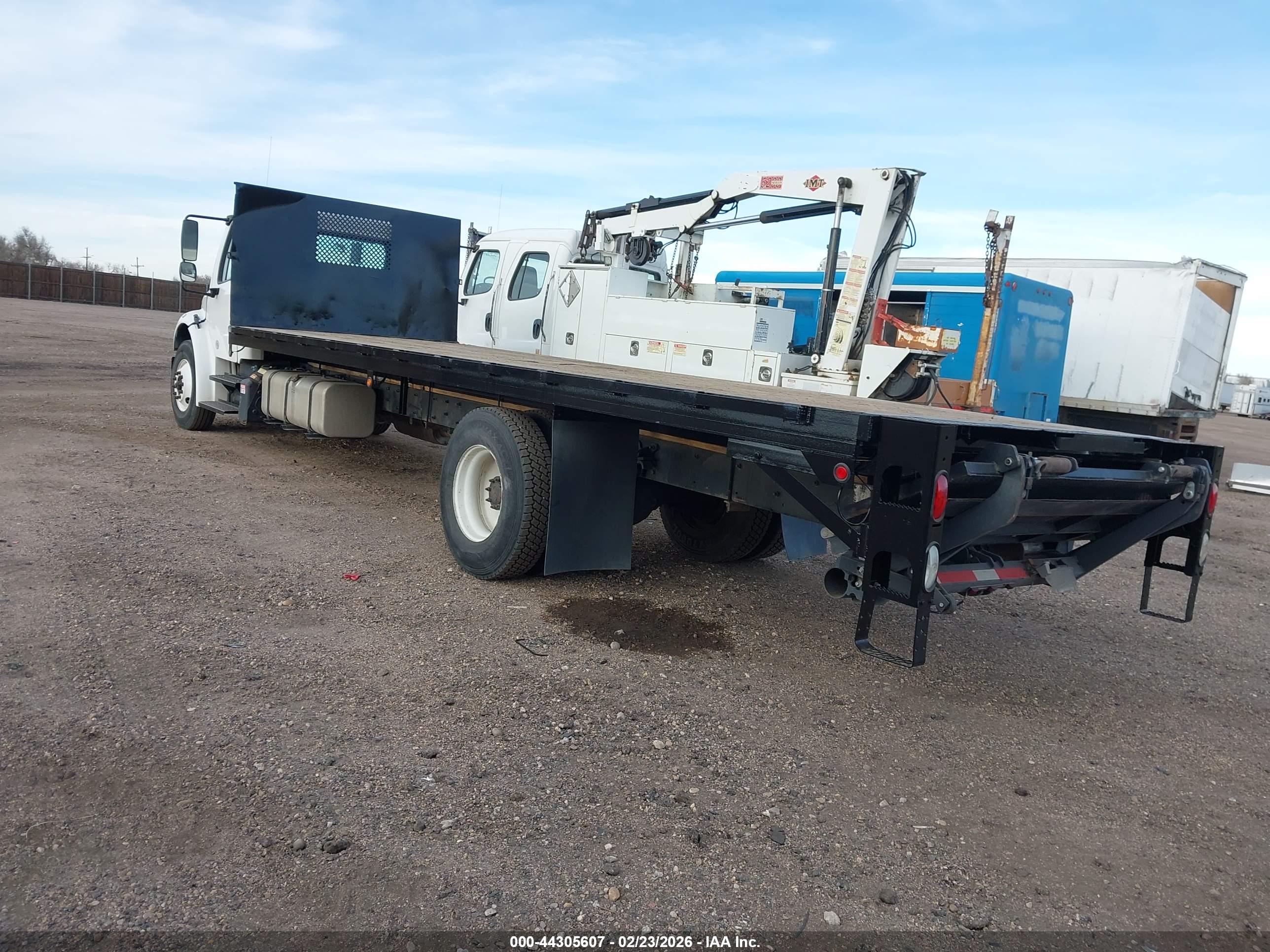 FREIGHTLINER M2 image 3