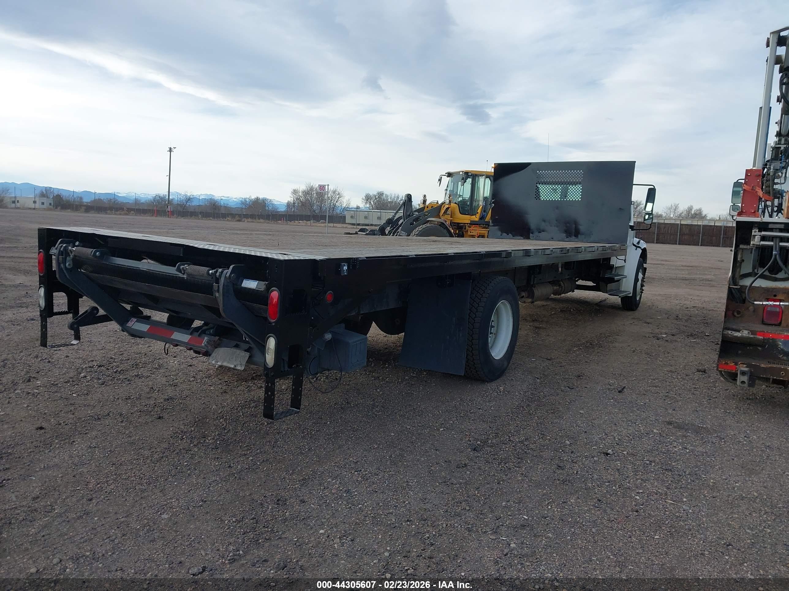 FREIGHTLINER M2 image 4