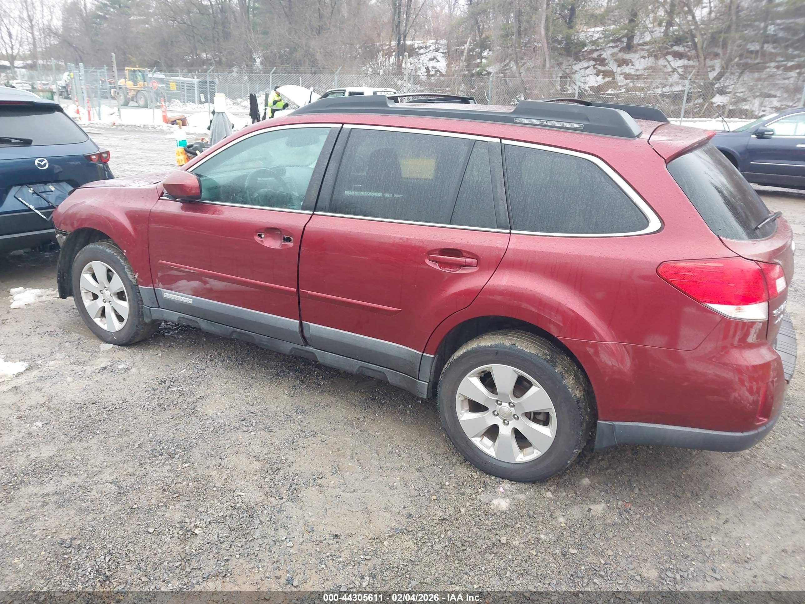 SUBARU OUTBACK image 3