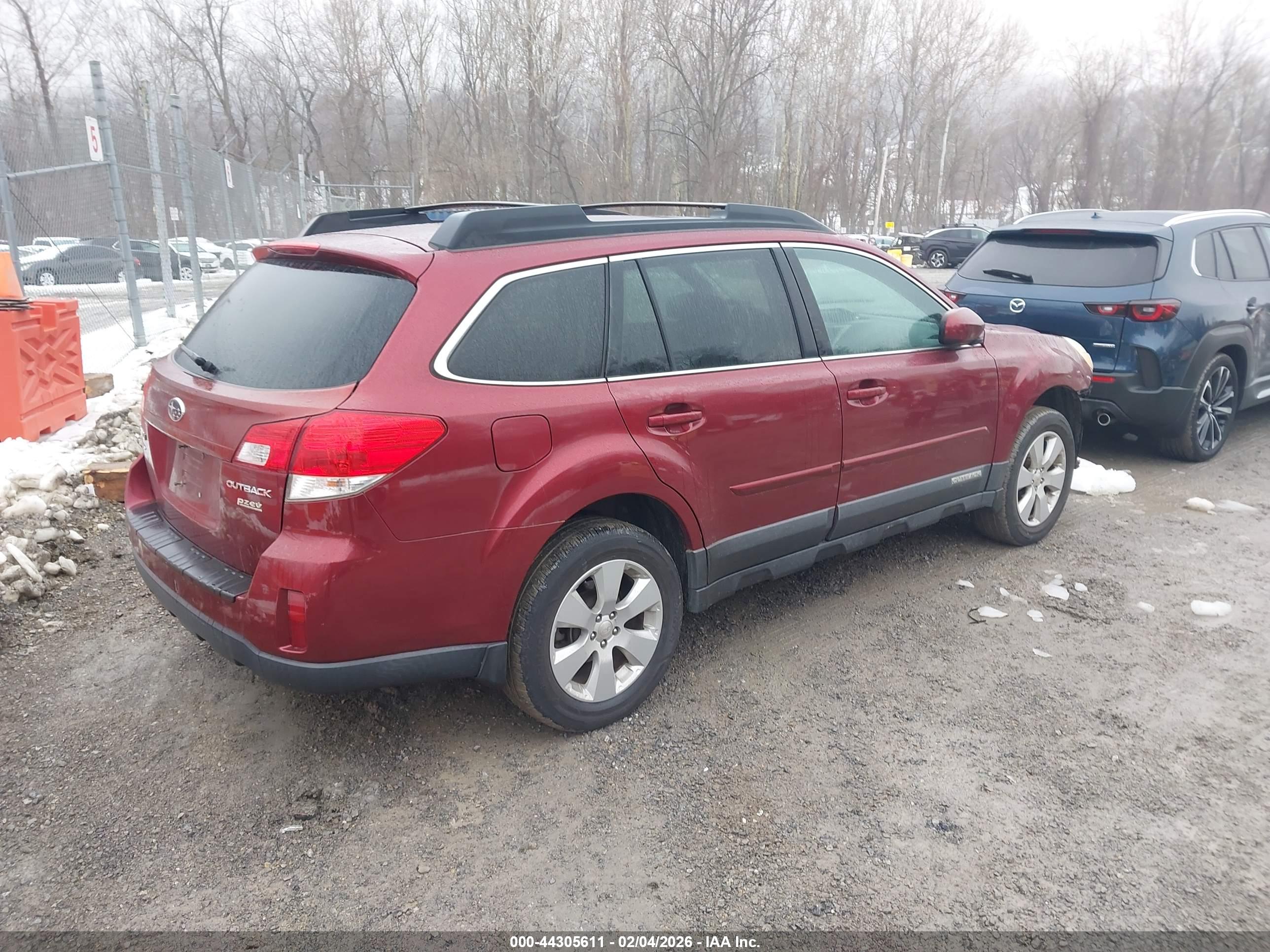 SUBARU OUTBACK image 4