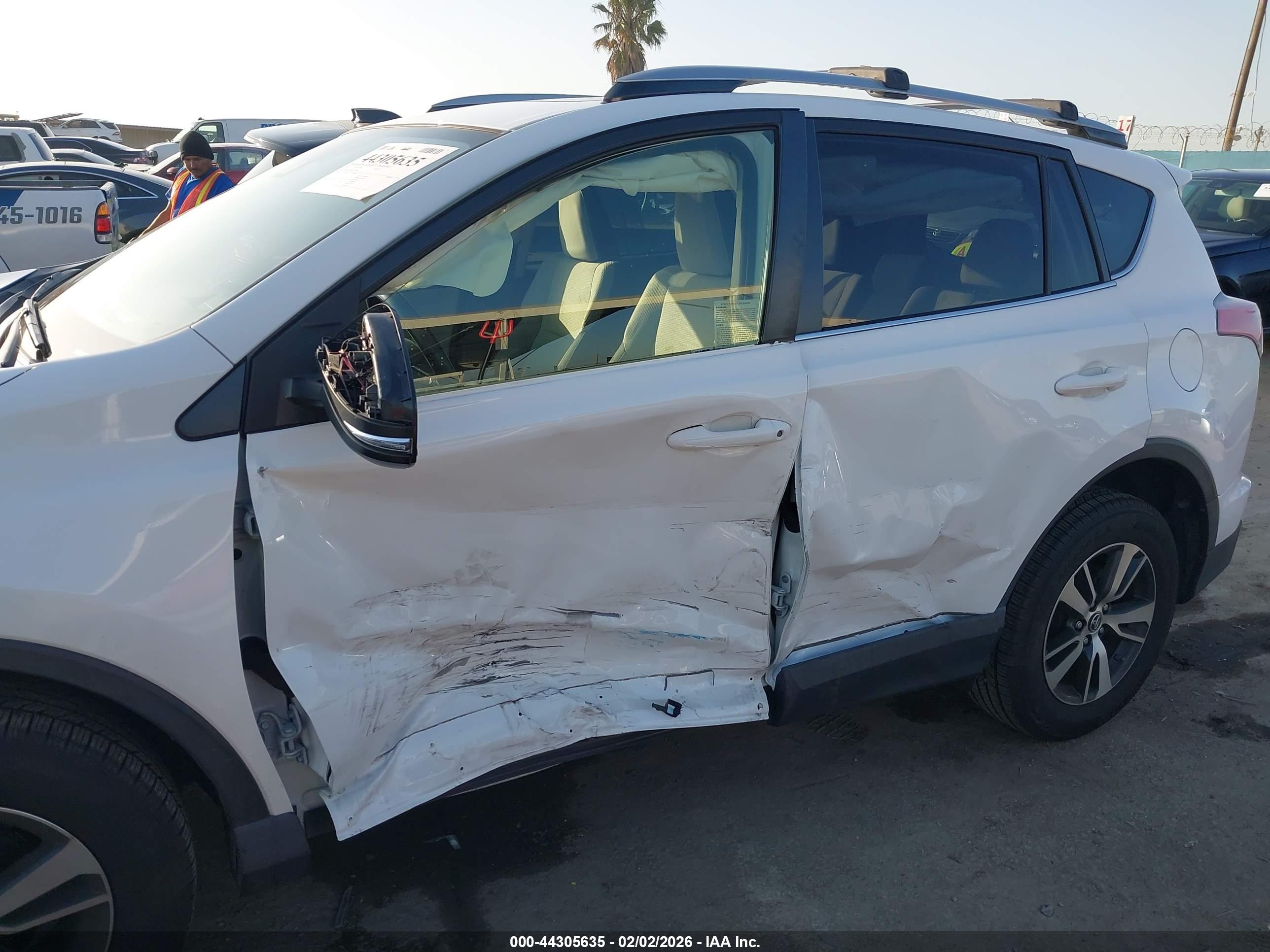 TOYOTA RAV4 image 6