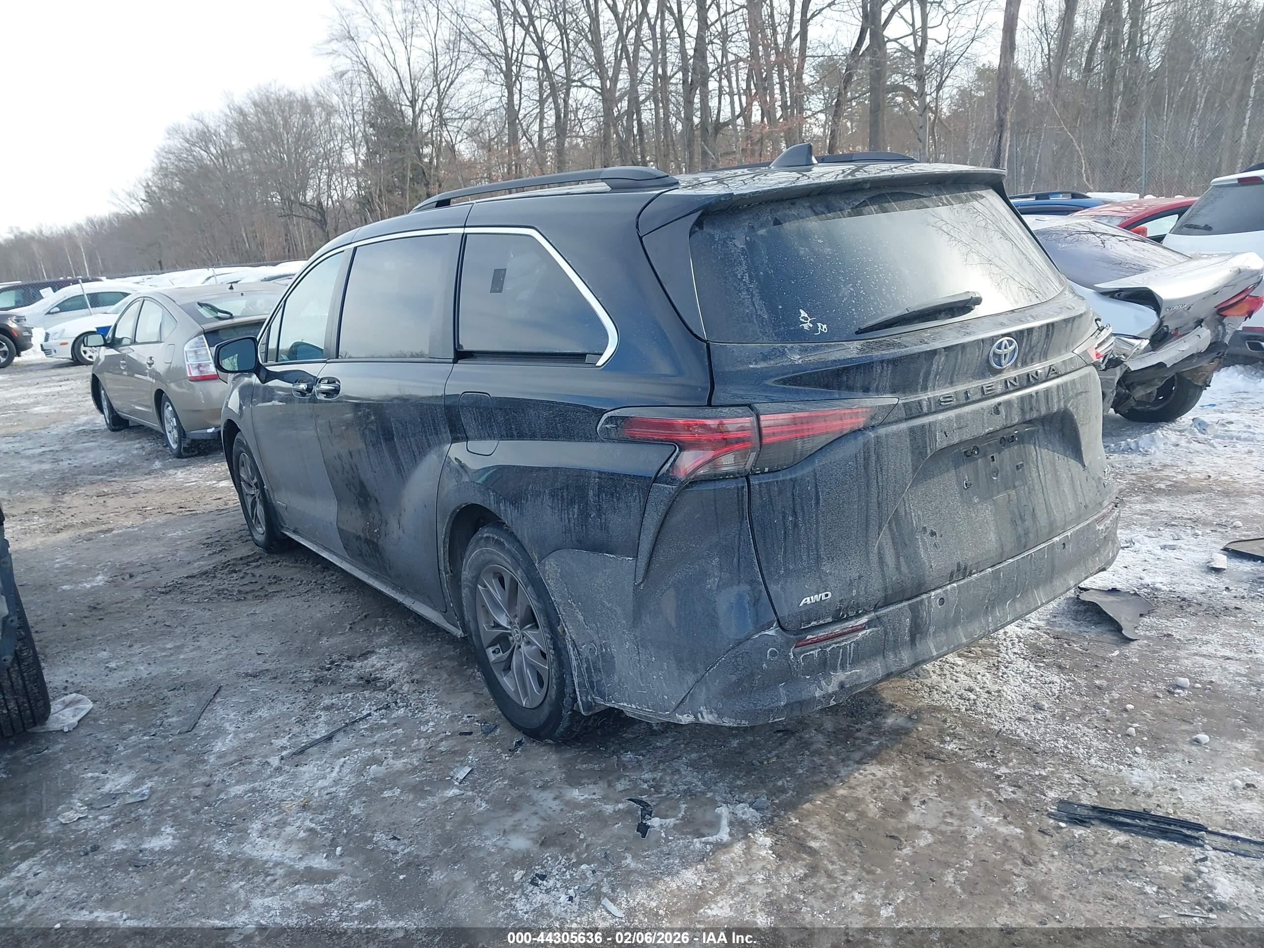 TOYOTA SIENNA image 3