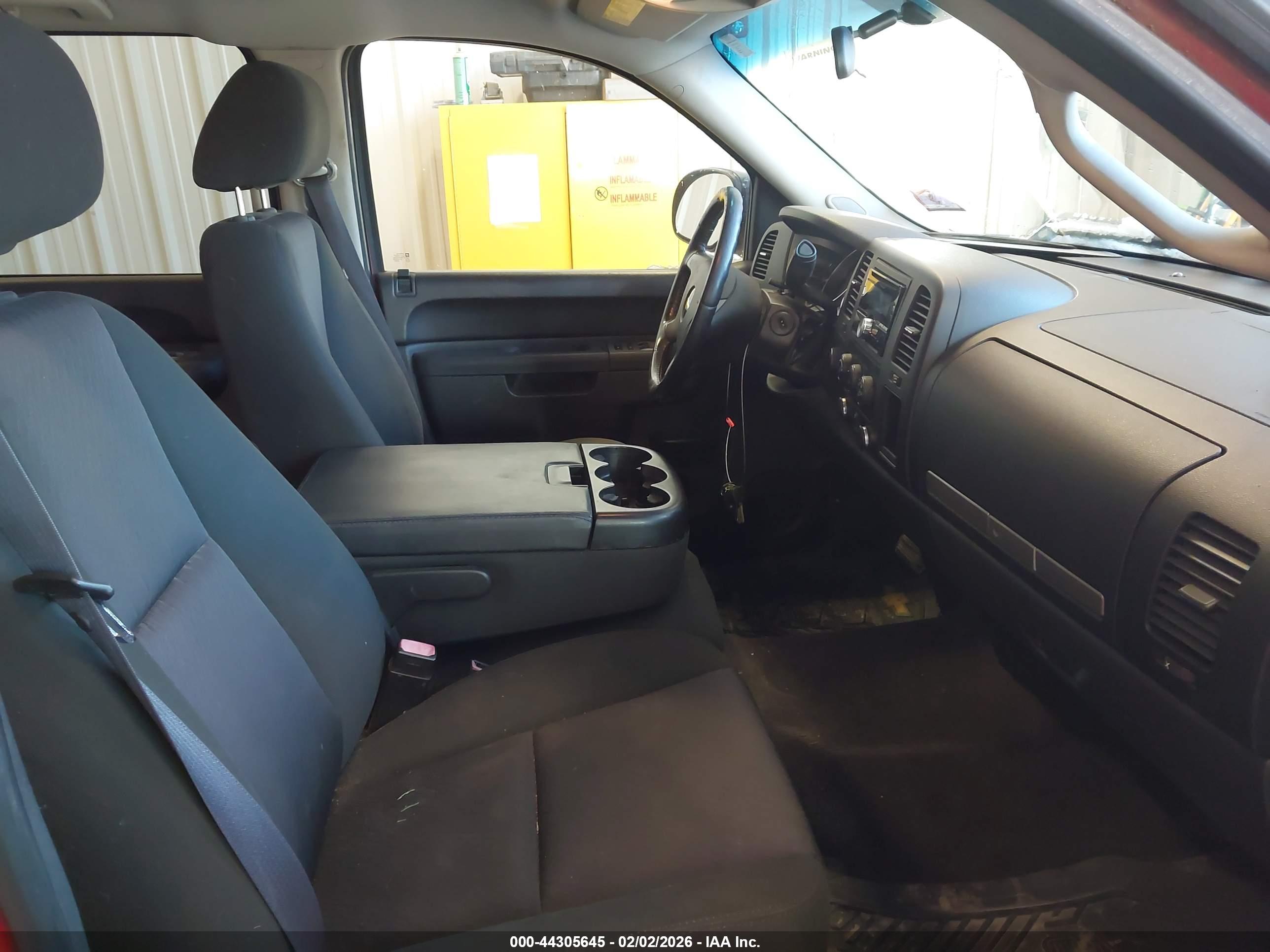CHEVROLET SILVERADO image 5