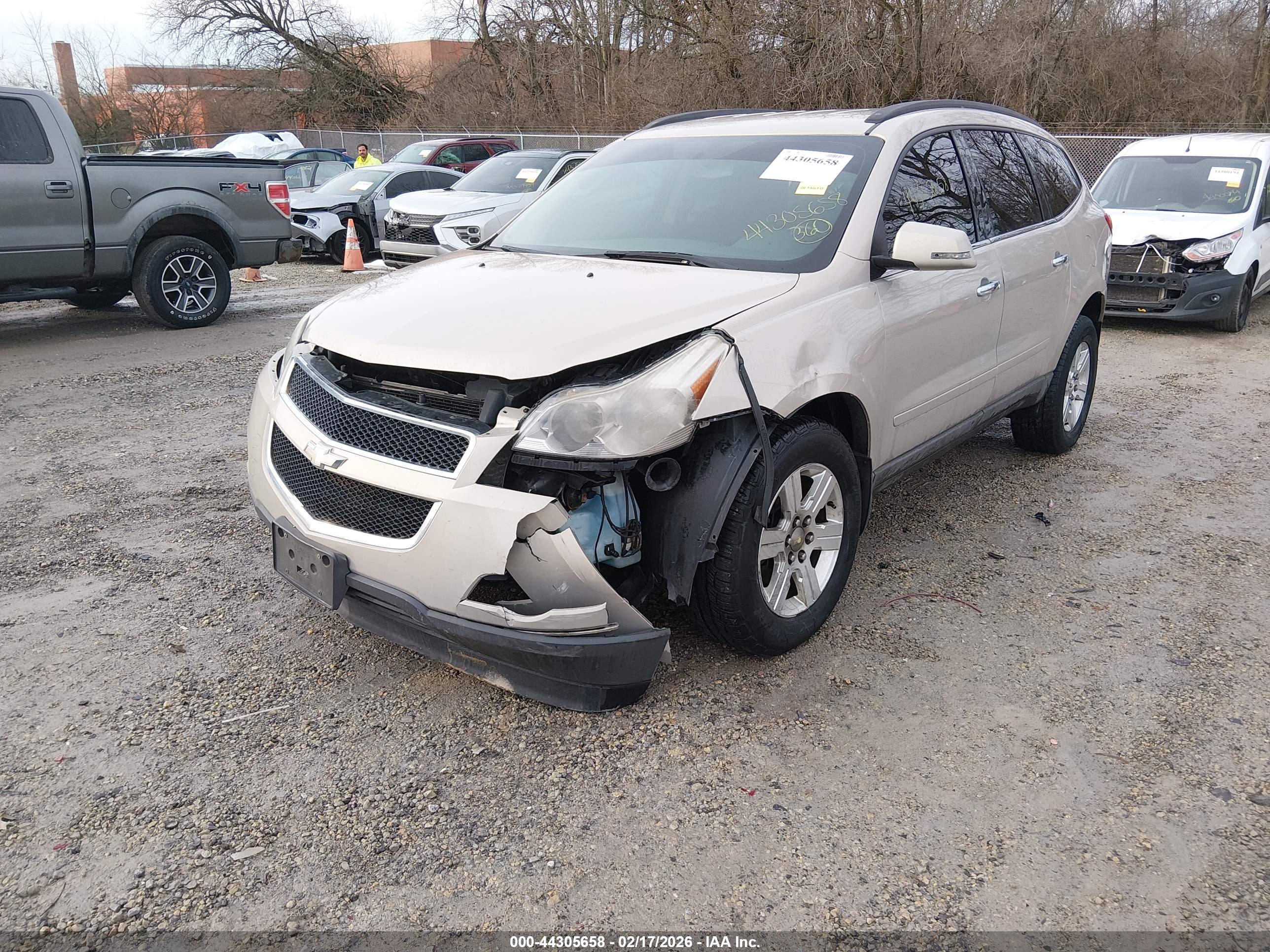 CHEVROLET TRAVERSE image 2