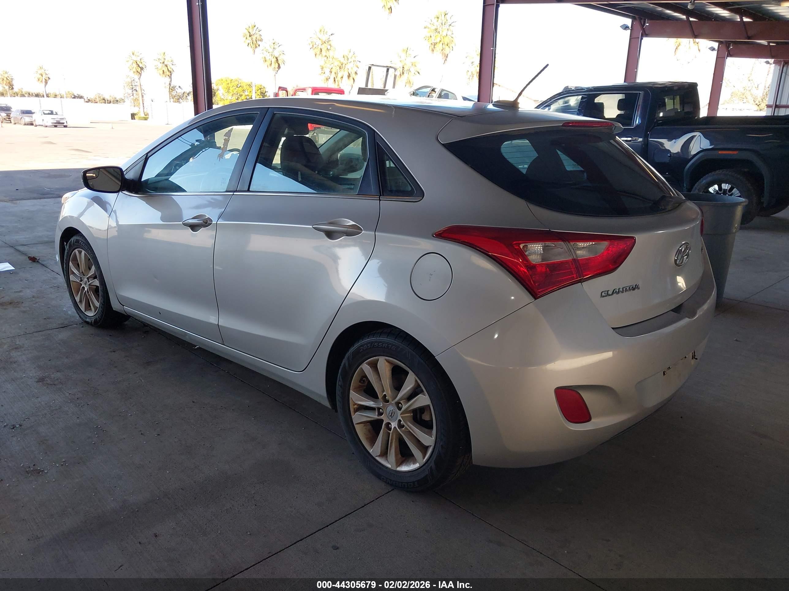HYUNDAI ELANTRA image 3