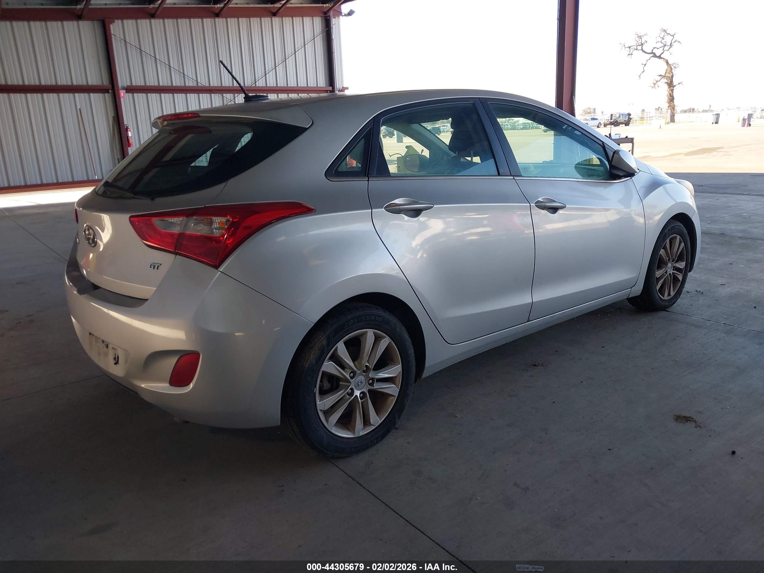 HYUNDAI ELANTRA image 4