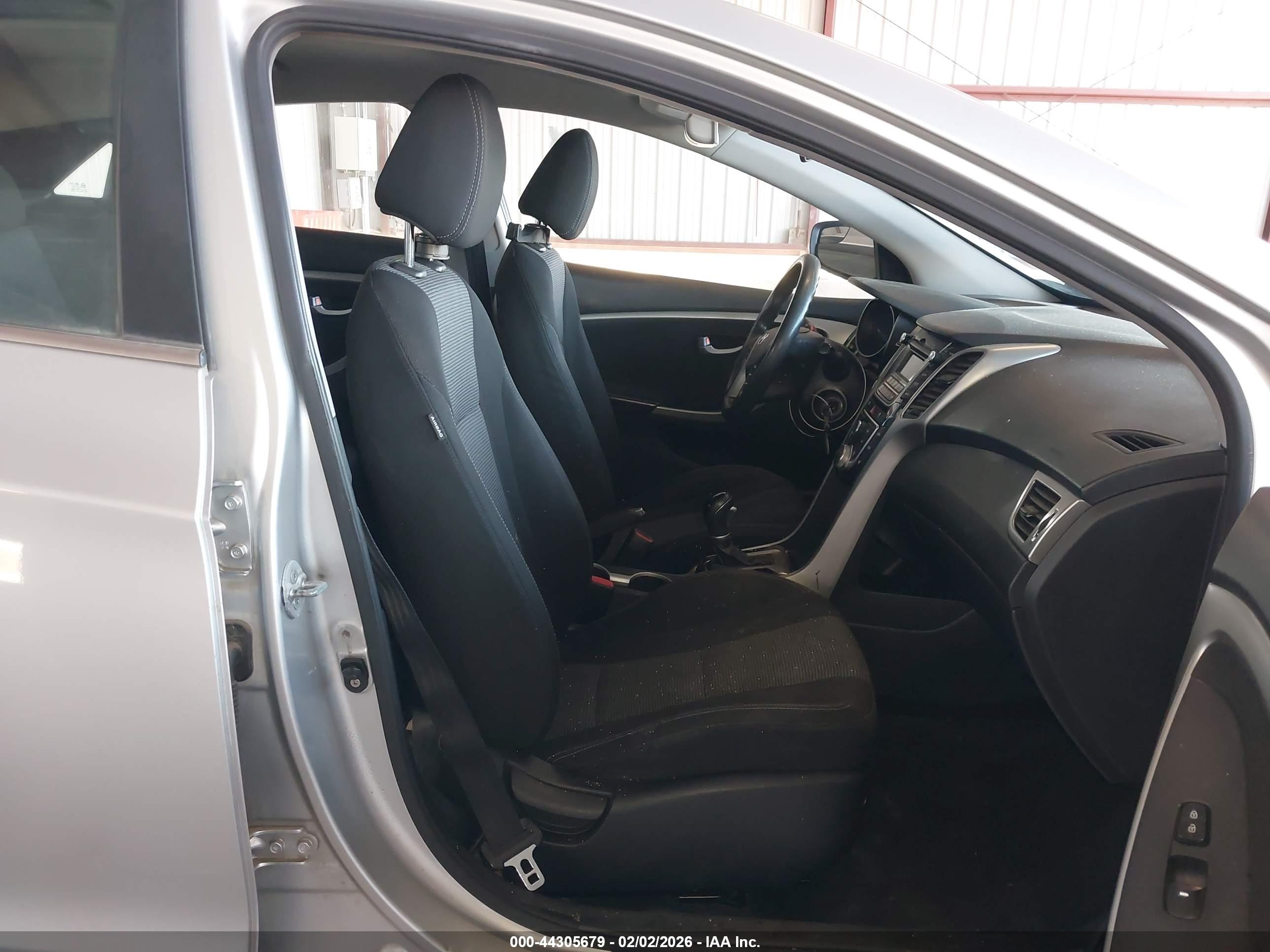 HYUNDAI ELANTRA image 5