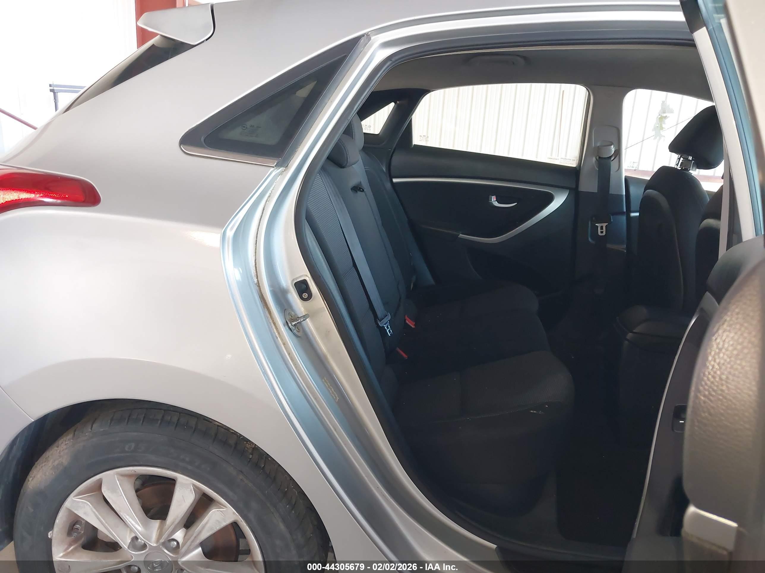 HYUNDAI ELANTRA image 8