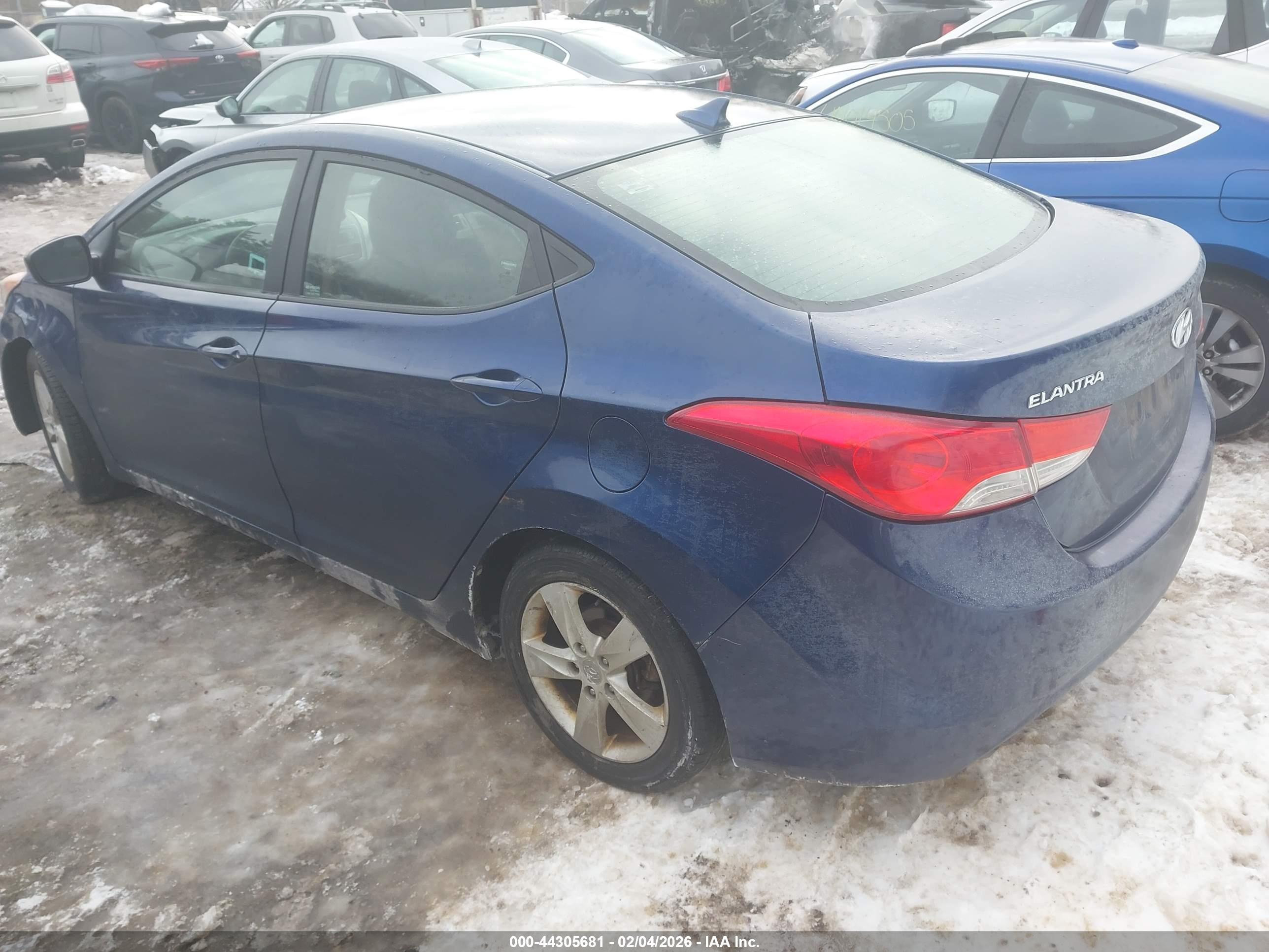 HYUNDAI ELANTRA image 3
