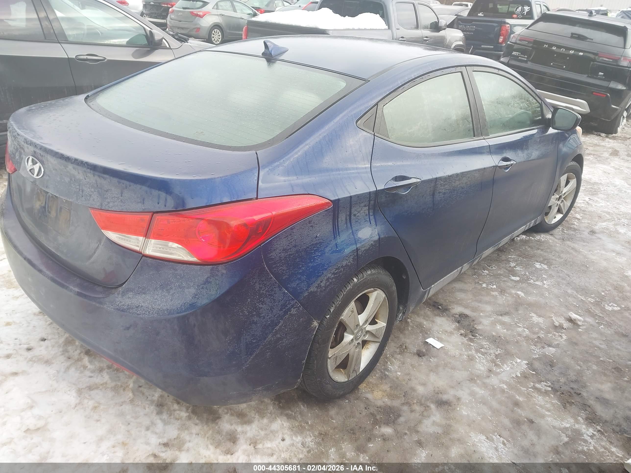 HYUNDAI ELANTRA image 4