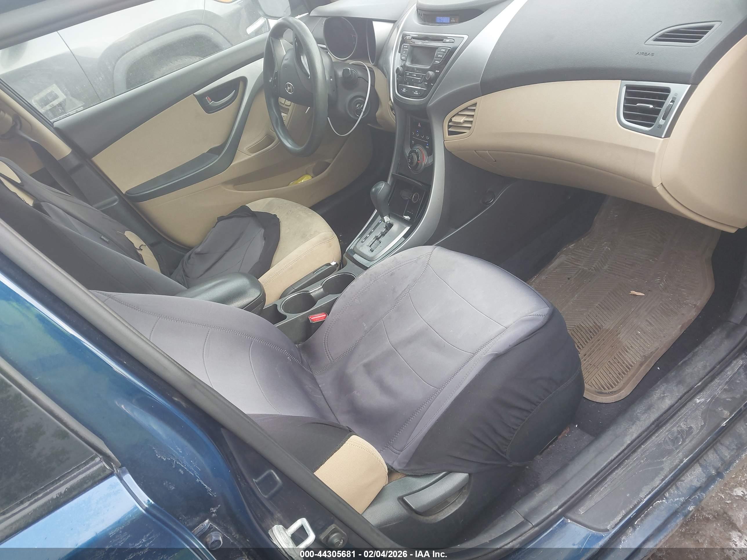 HYUNDAI ELANTRA image 5