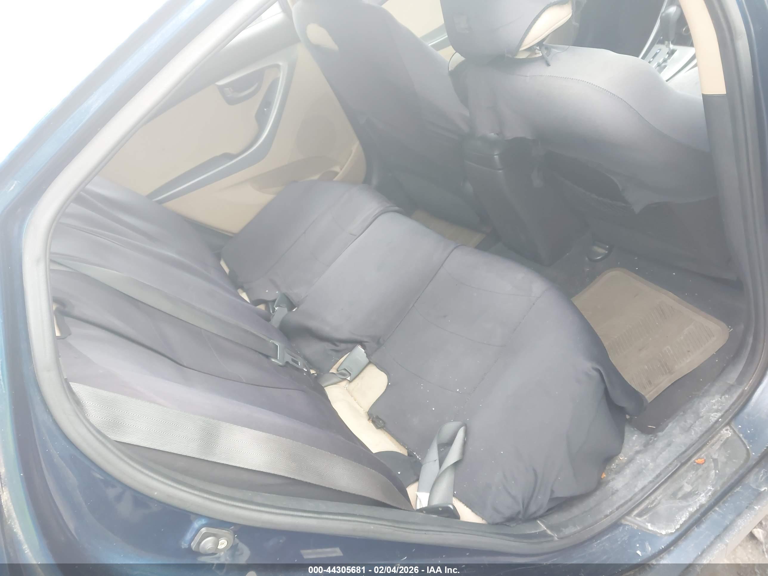 HYUNDAI ELANTRA image 8