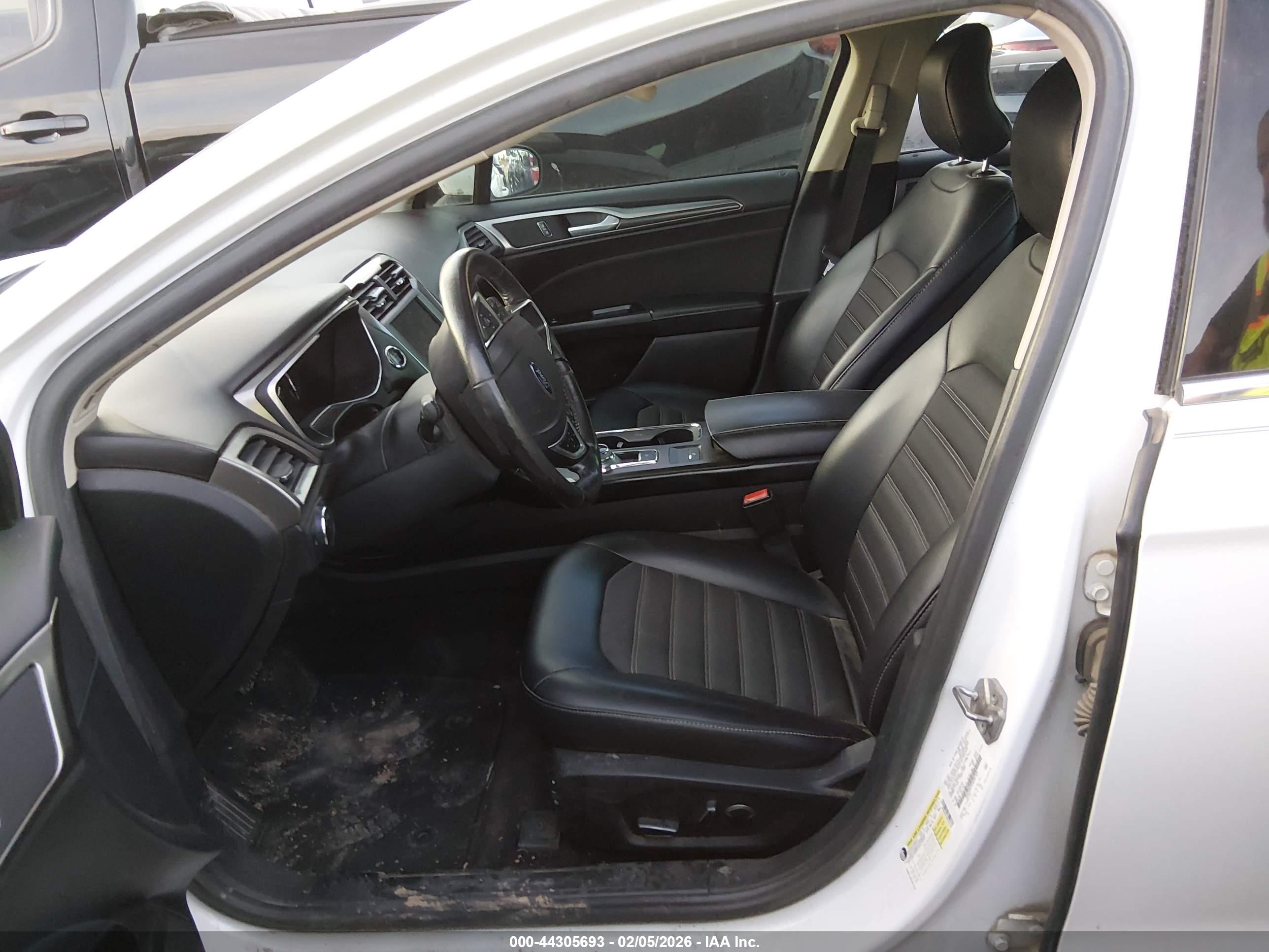 FORD FUSION image 5