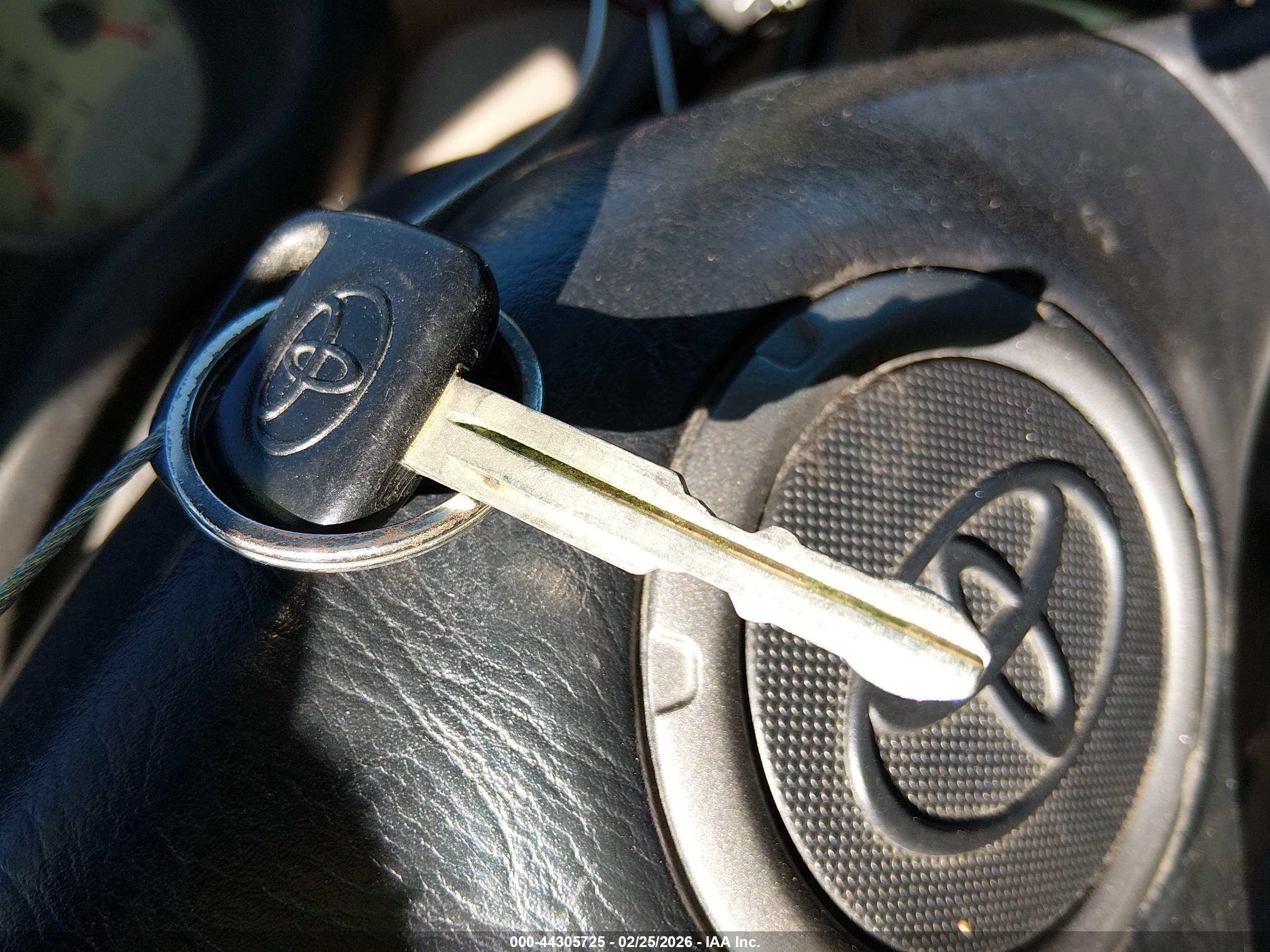 TOYOTA RAV4 image 11