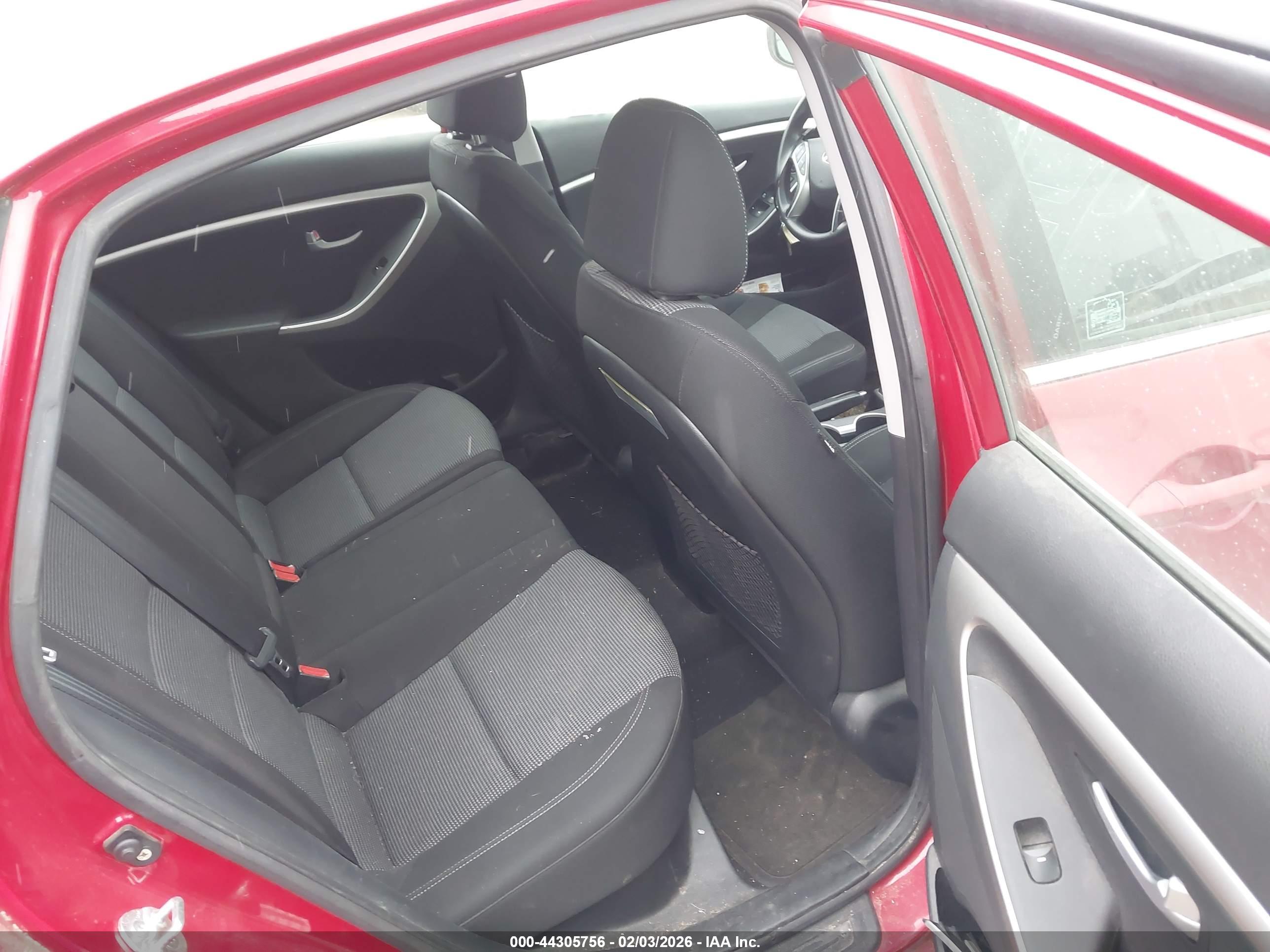 HYUNDAI ELANTRA image 8