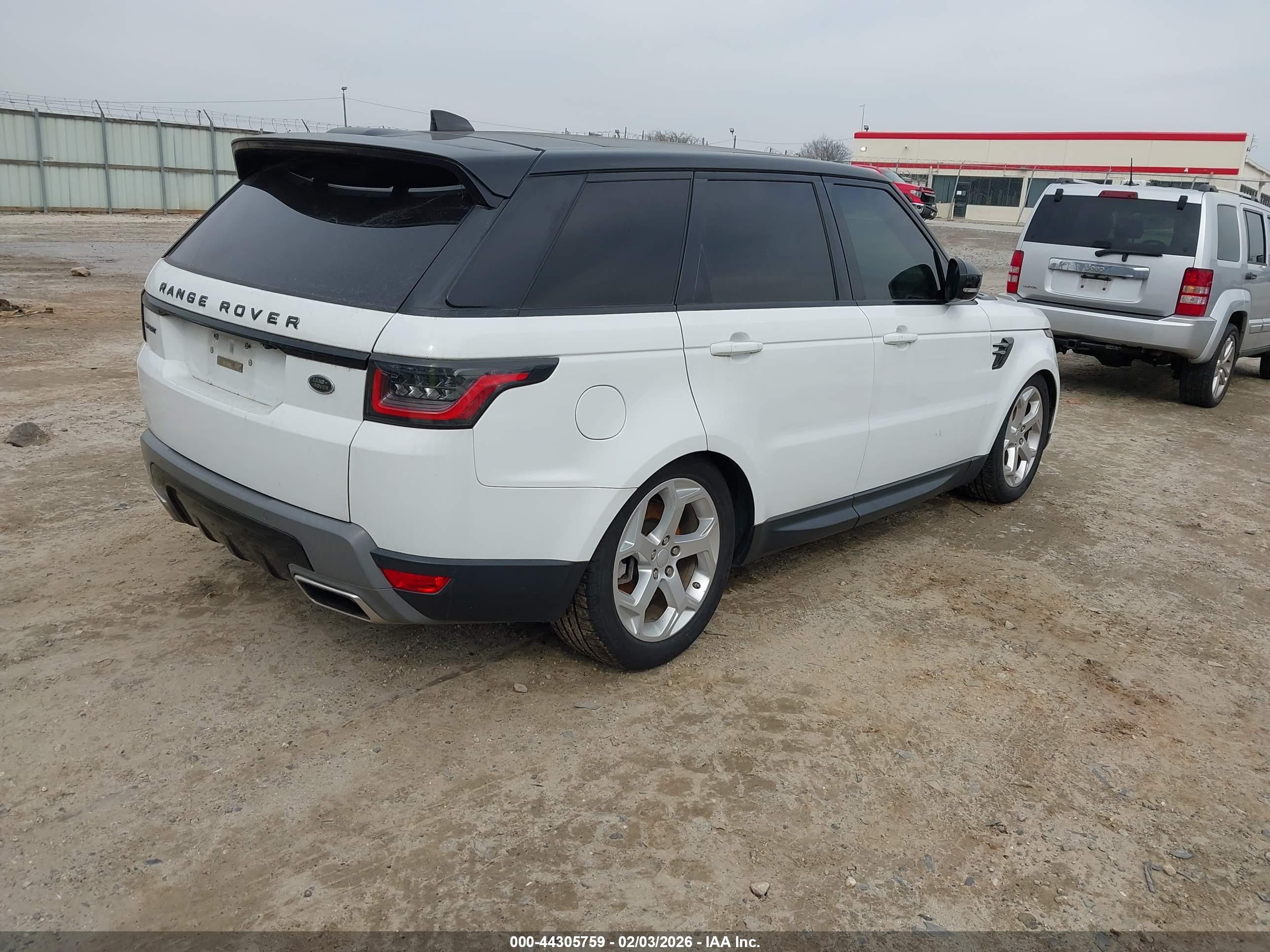 LAND ROVER image 4