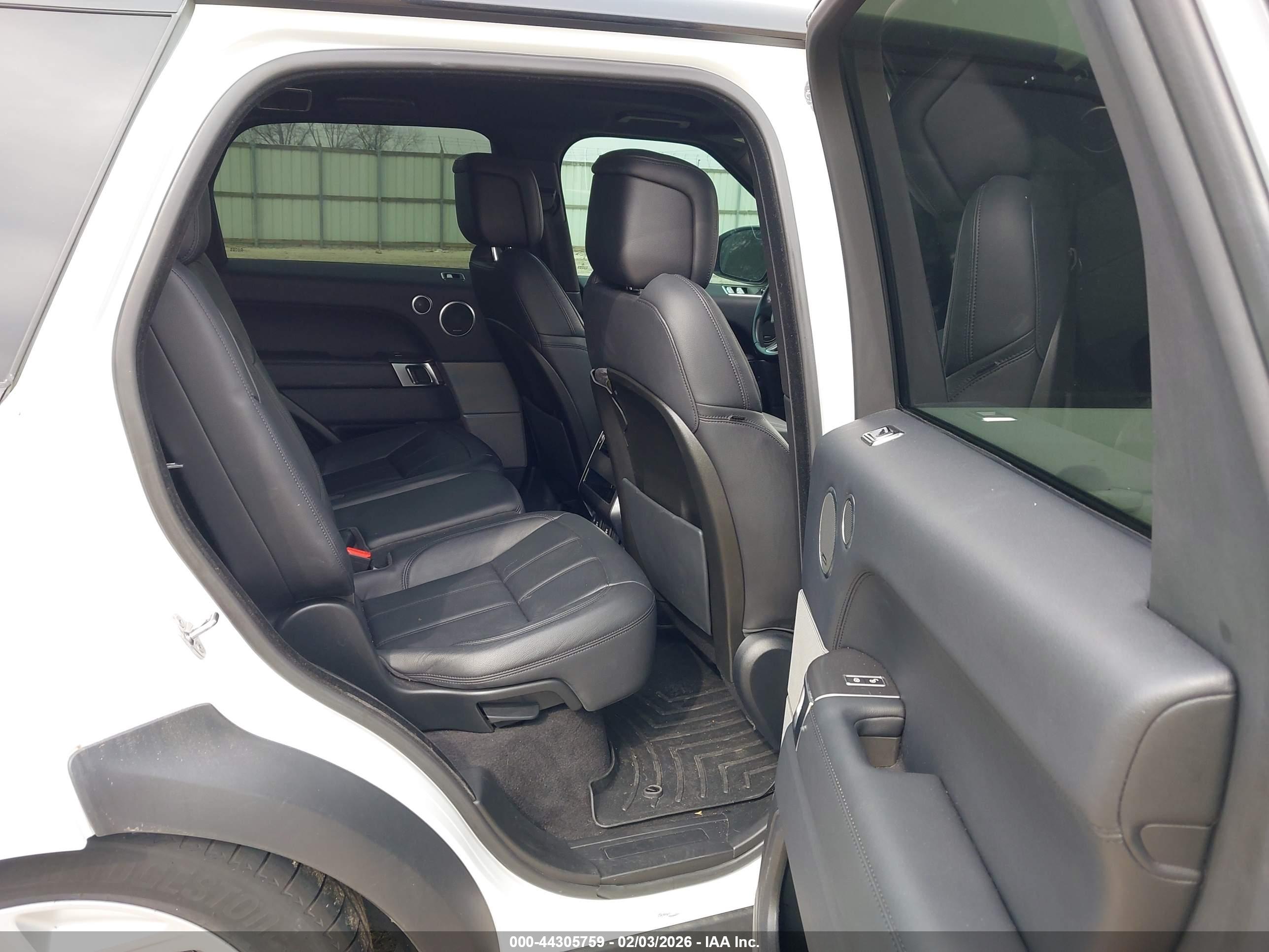 LAND ROVER image 8