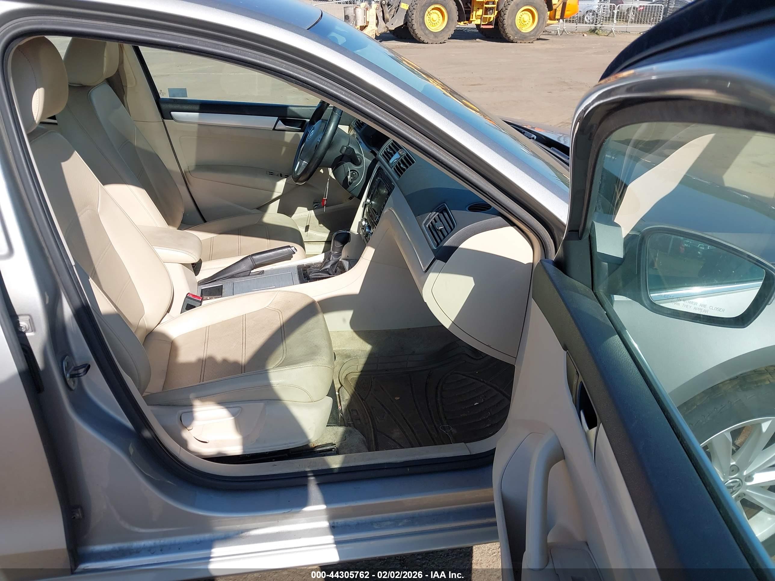 VOLKSWAGEN PASSAT image 5