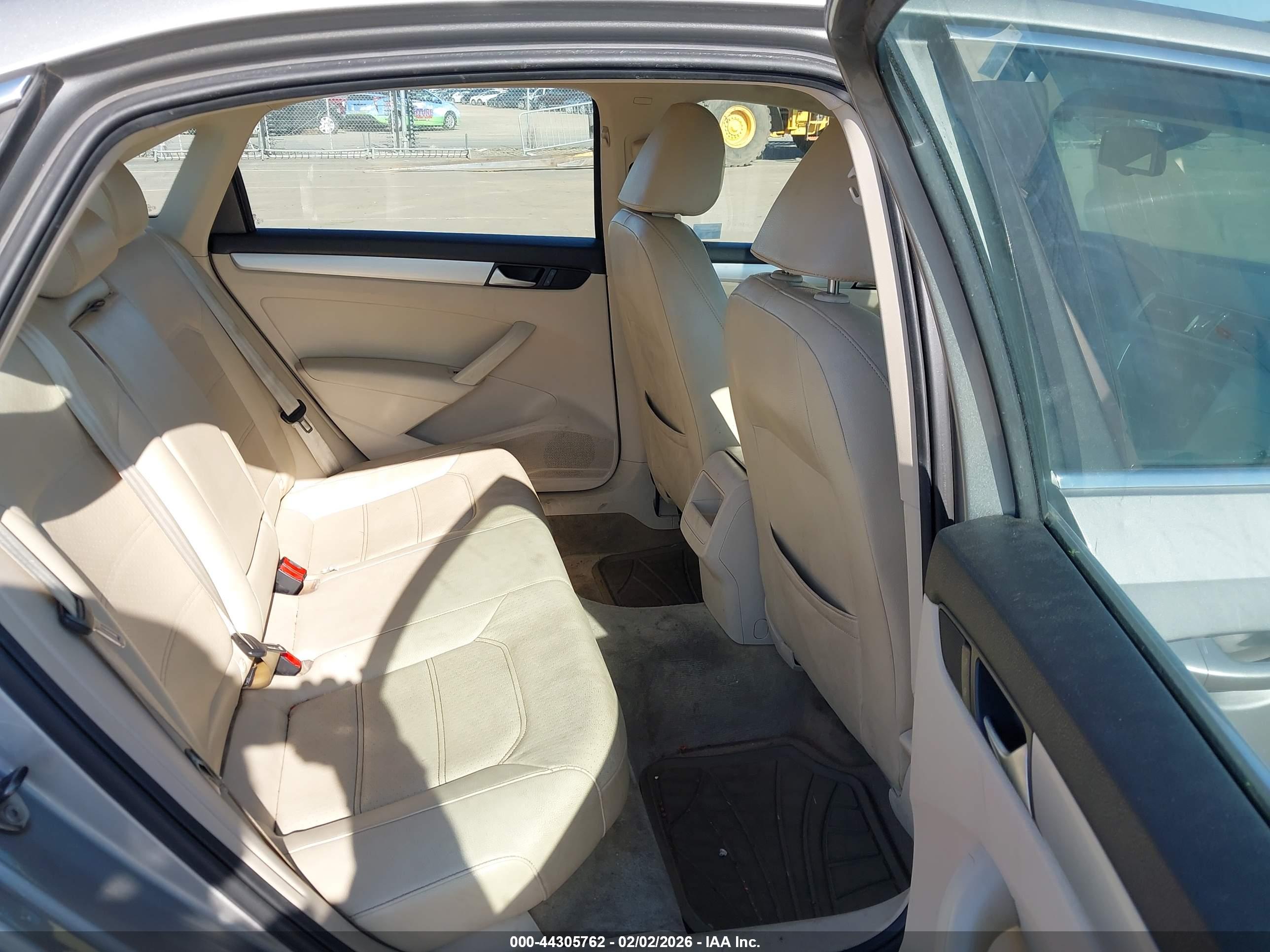 VOLKSWAGEN PASSAT image 8