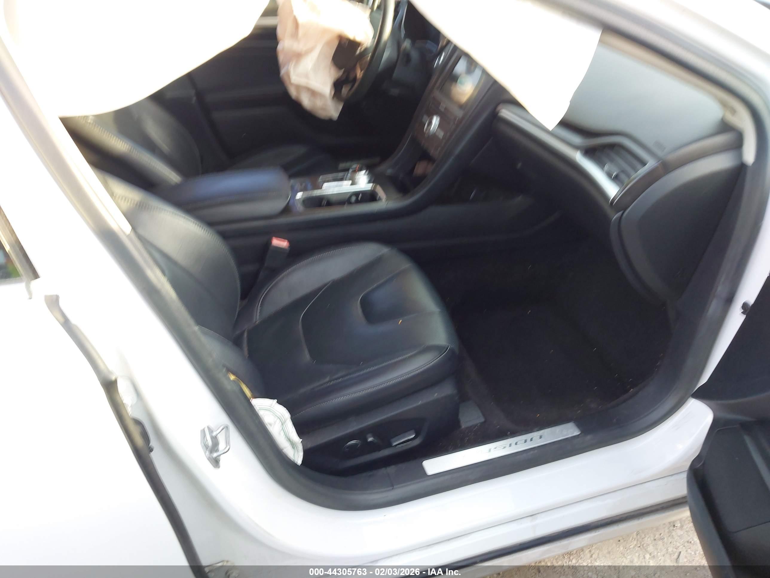 FORD FUSION image 5