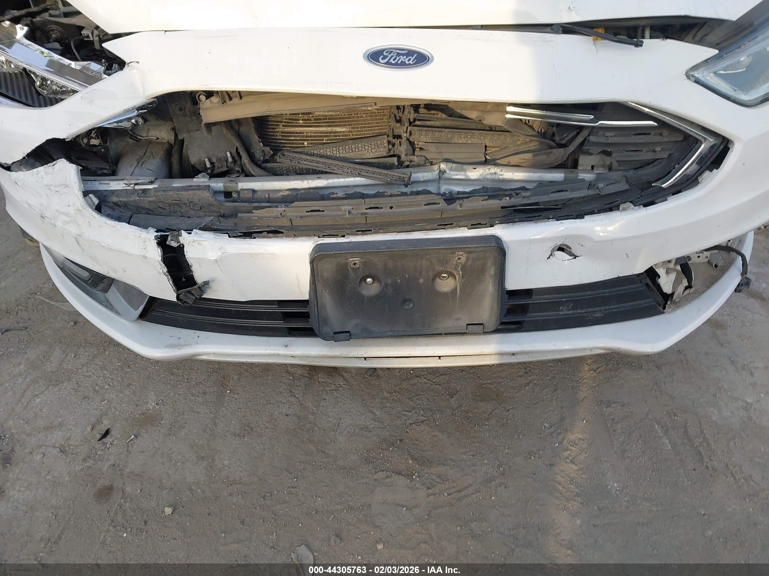 FORD FUSION image 6