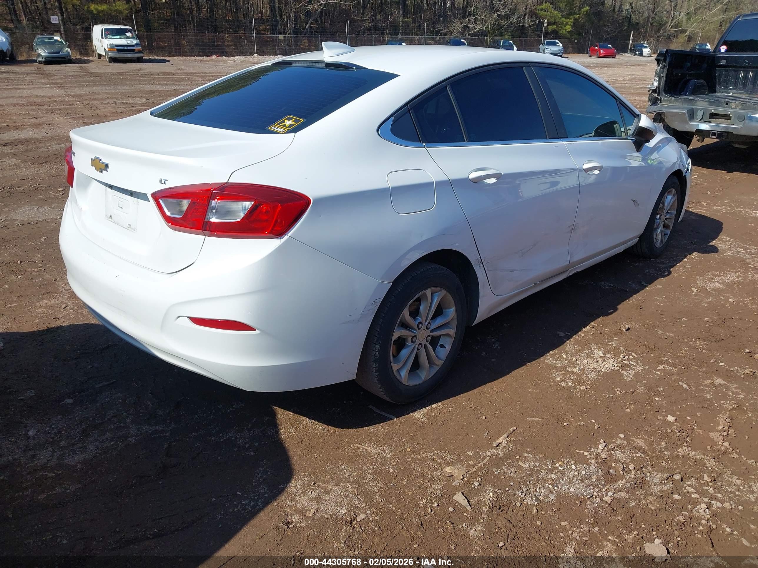 CHEVROLET CRUZE image 4