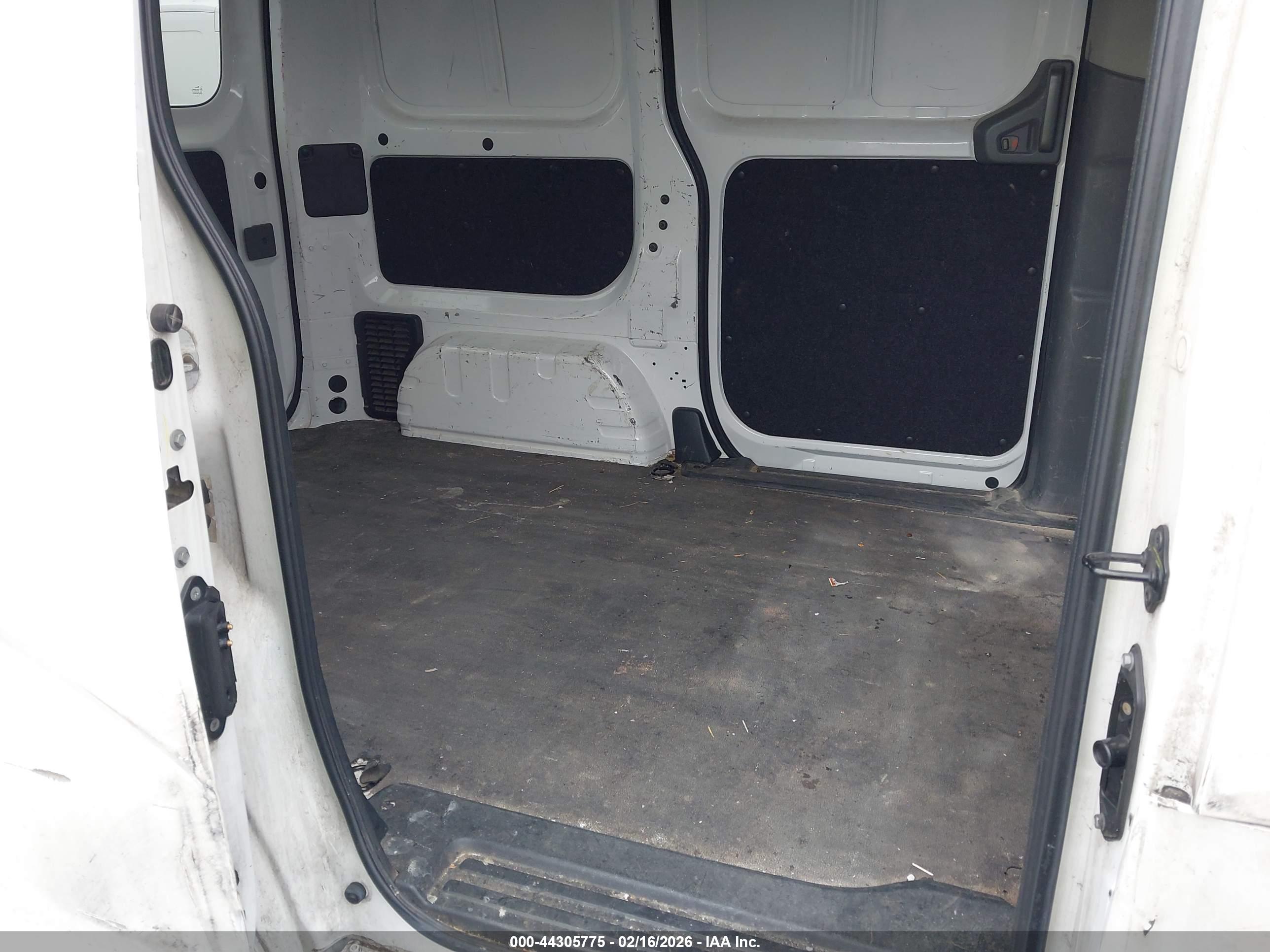 NISSAN NV200 image 8