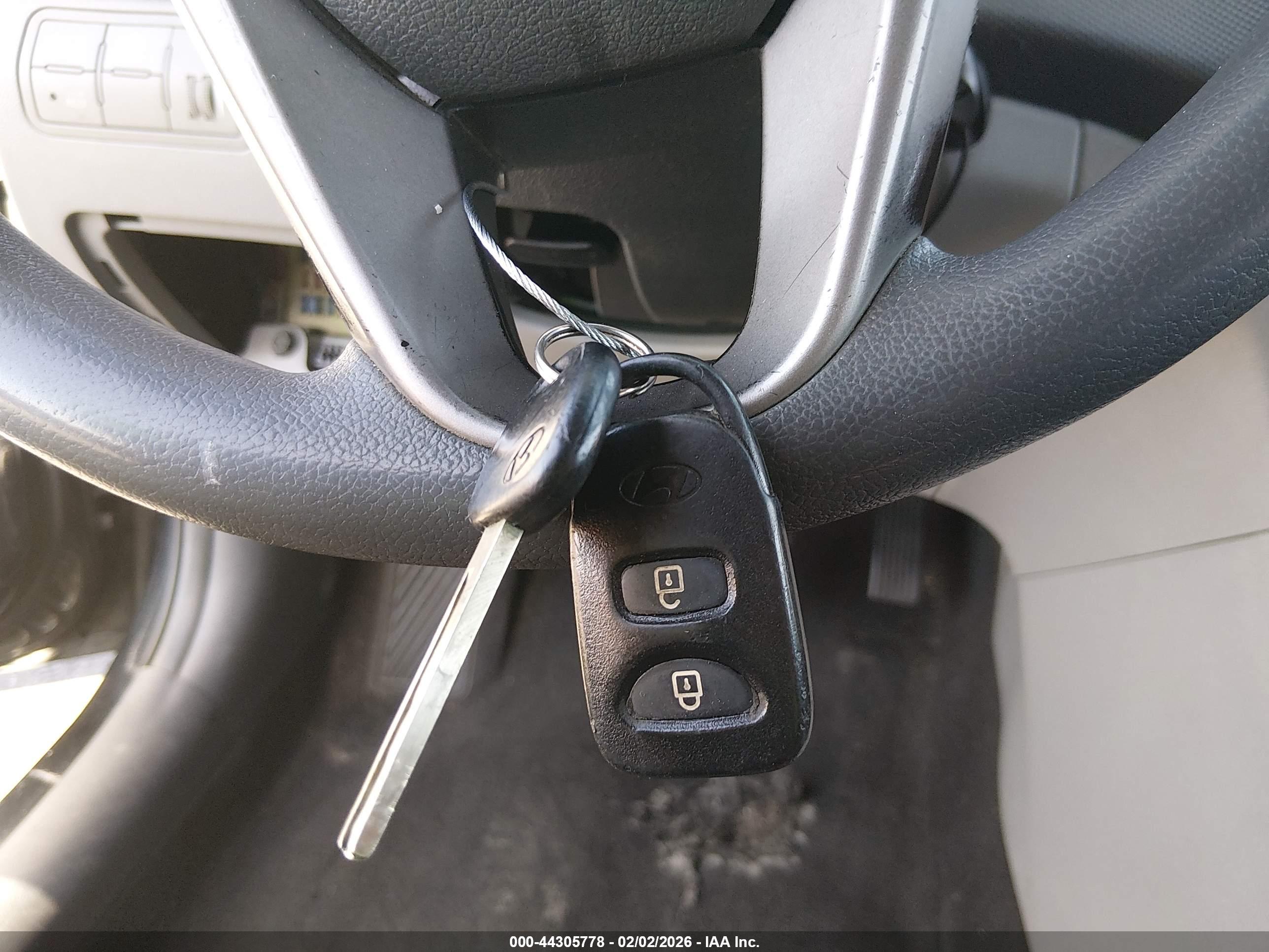 HYUNDAI ACCENT image 11