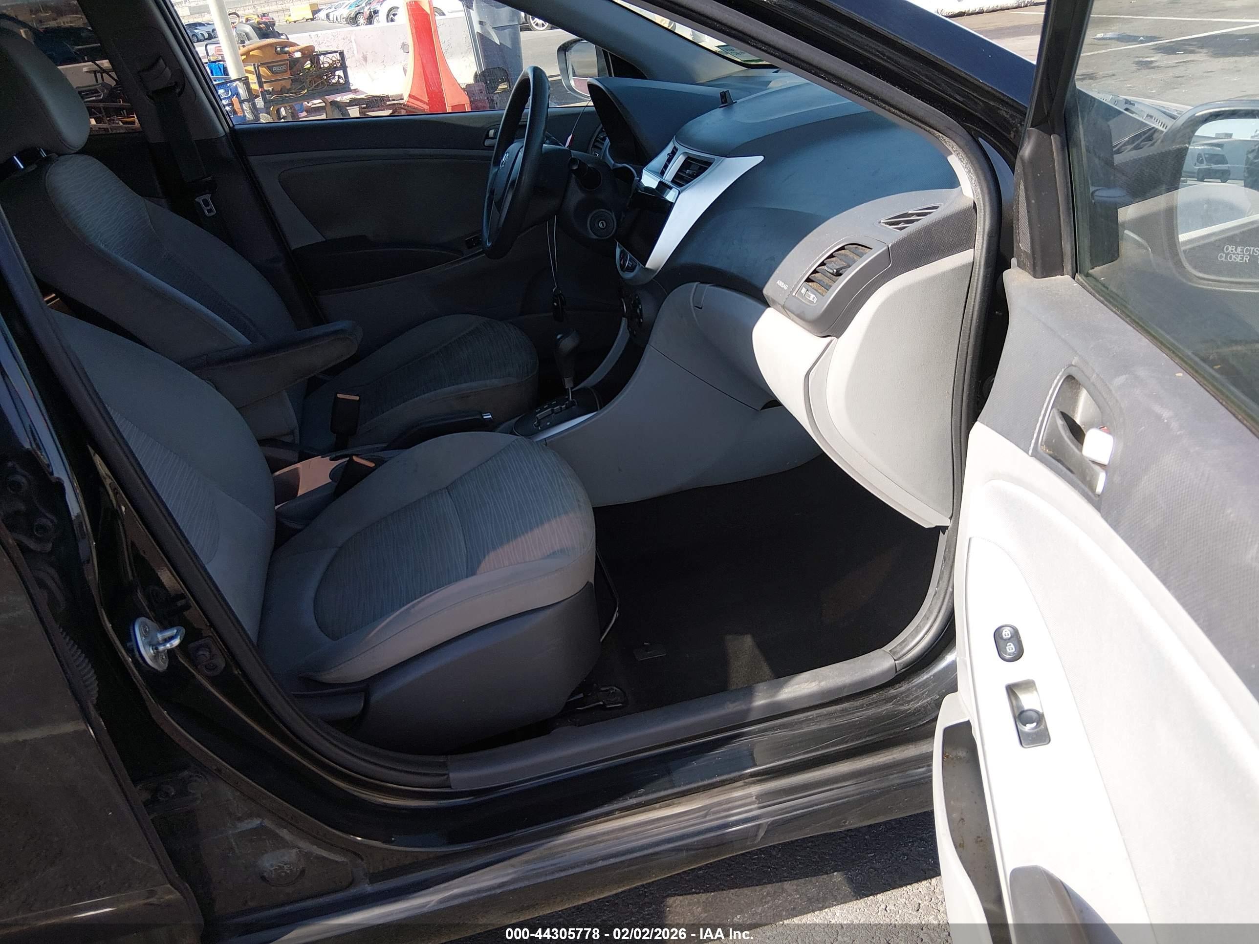 HYUNDAI ACCENT image 5
