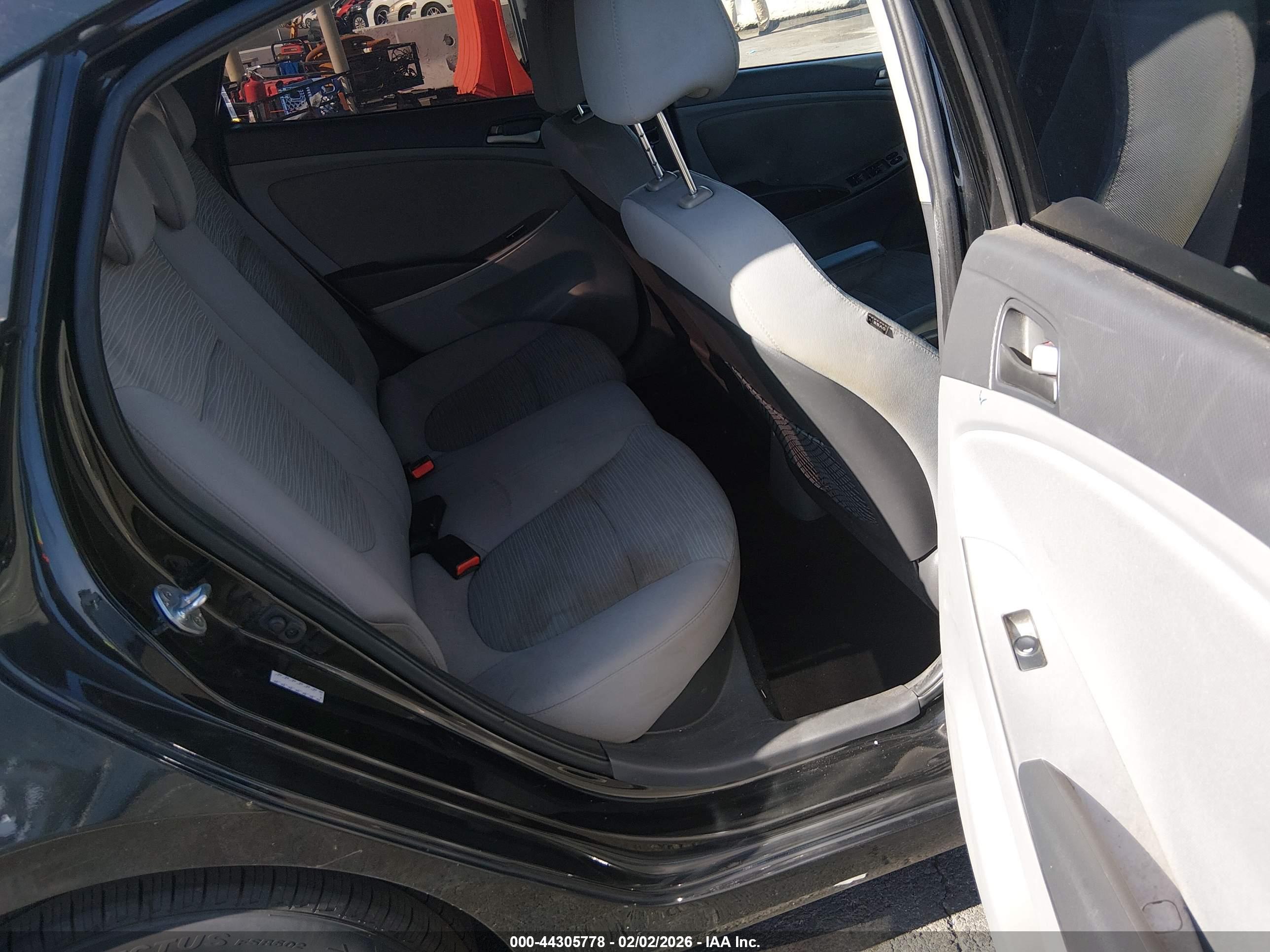 HYUNDAI ACCENT image 8