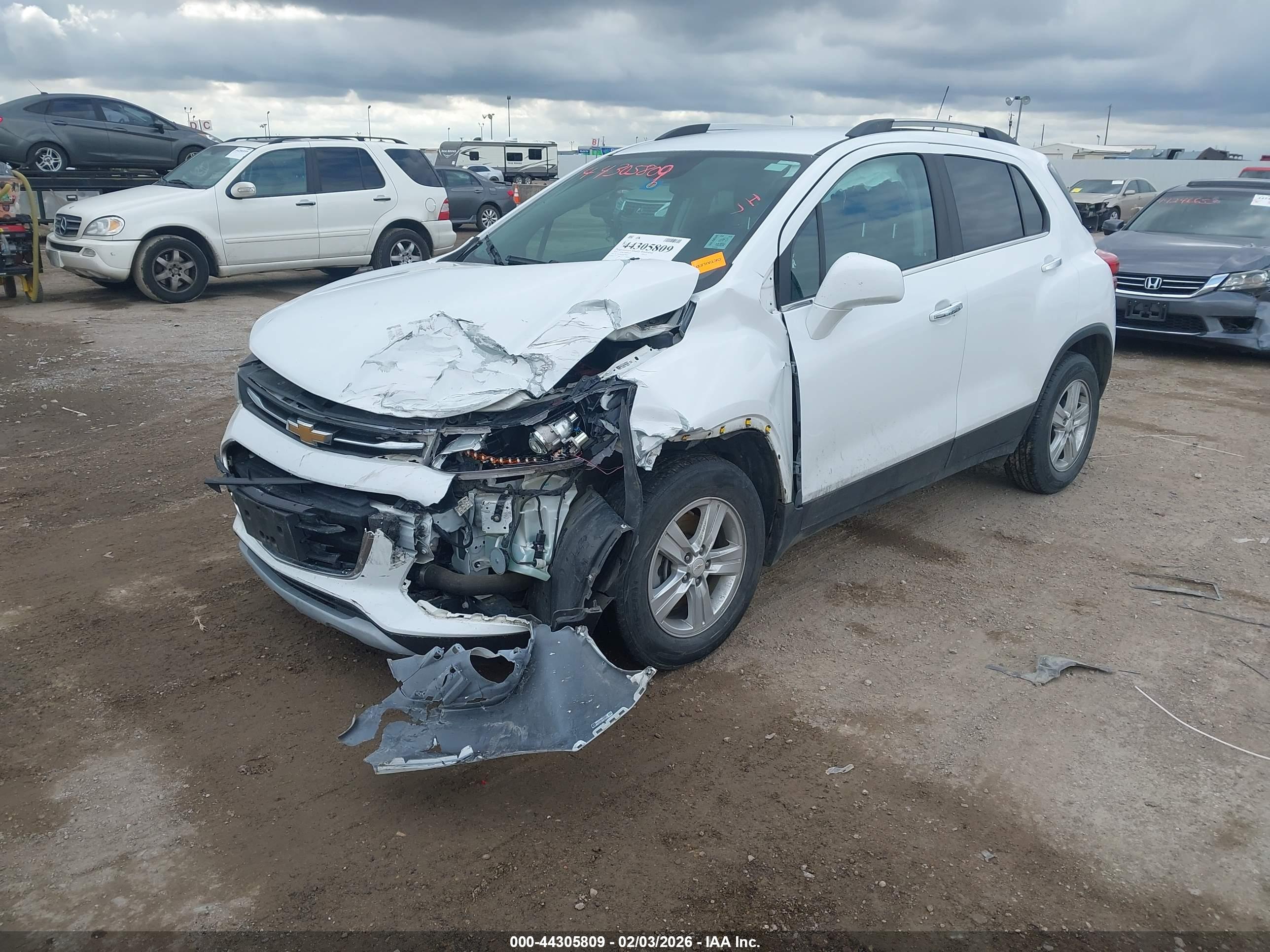 CHEVROLET TRAX image 2