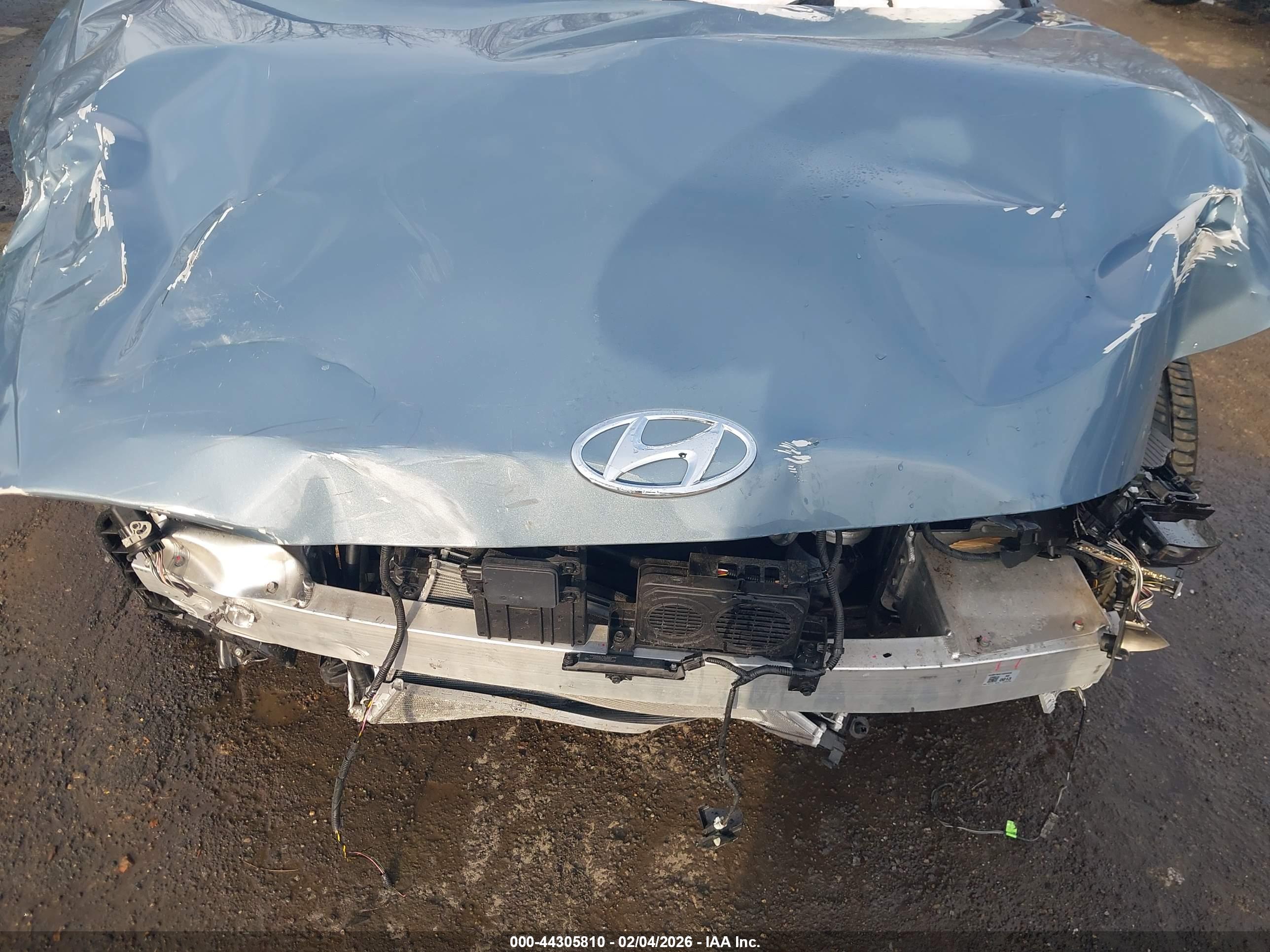 HYUNDAI IONIQ image 10