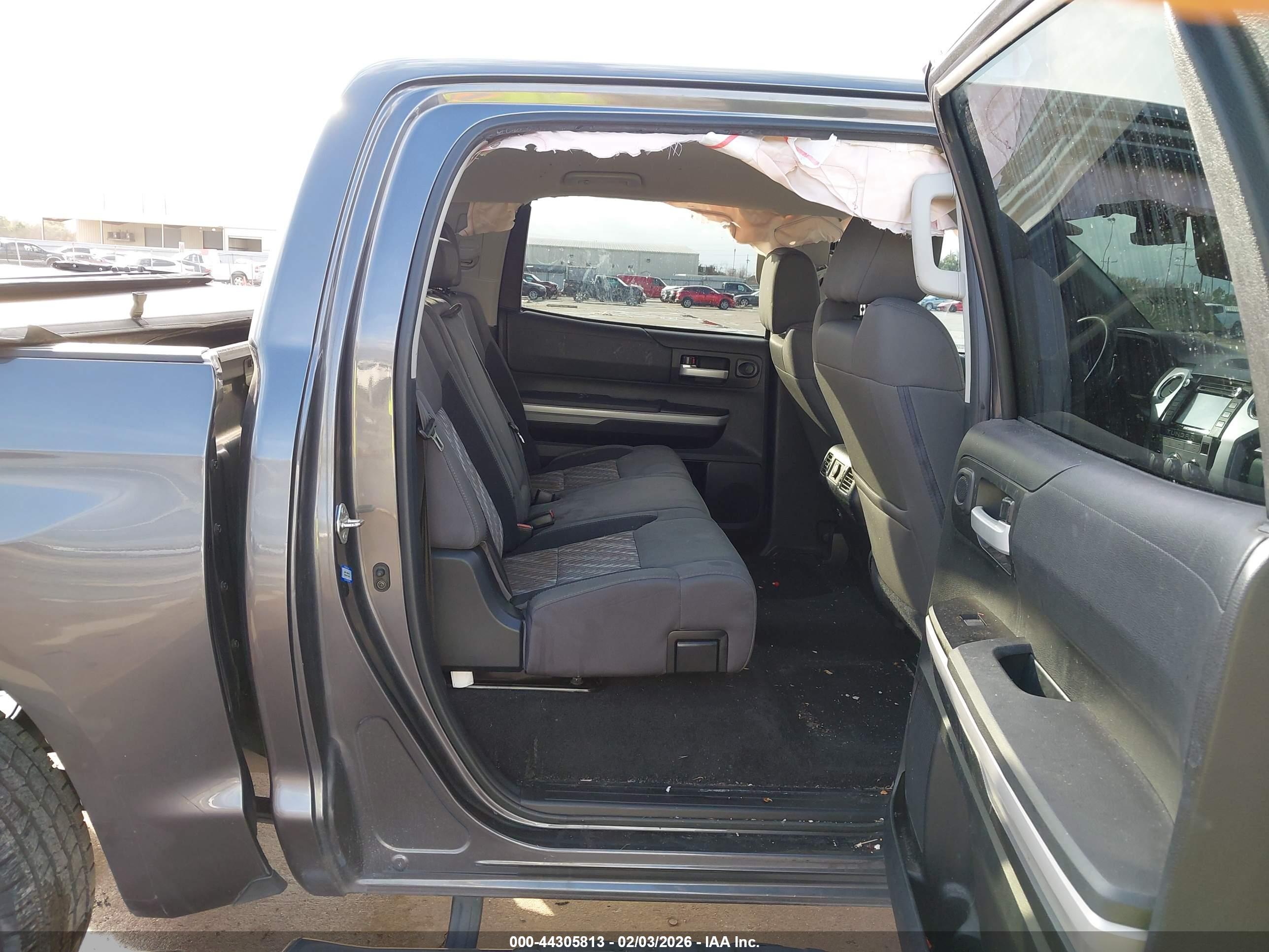 TOYOTA TUNDRA image 8