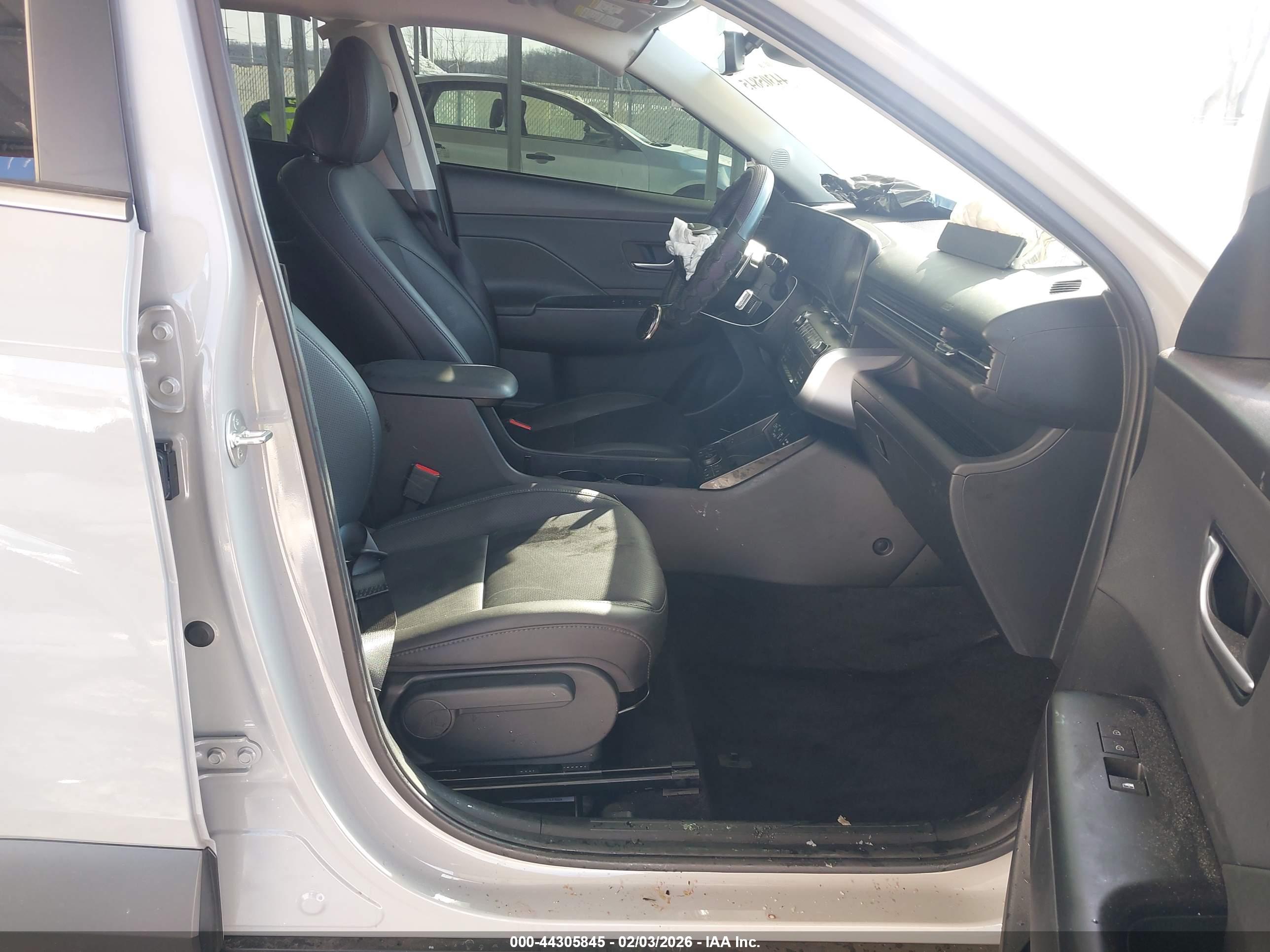 HYUNDAI KONA image 5