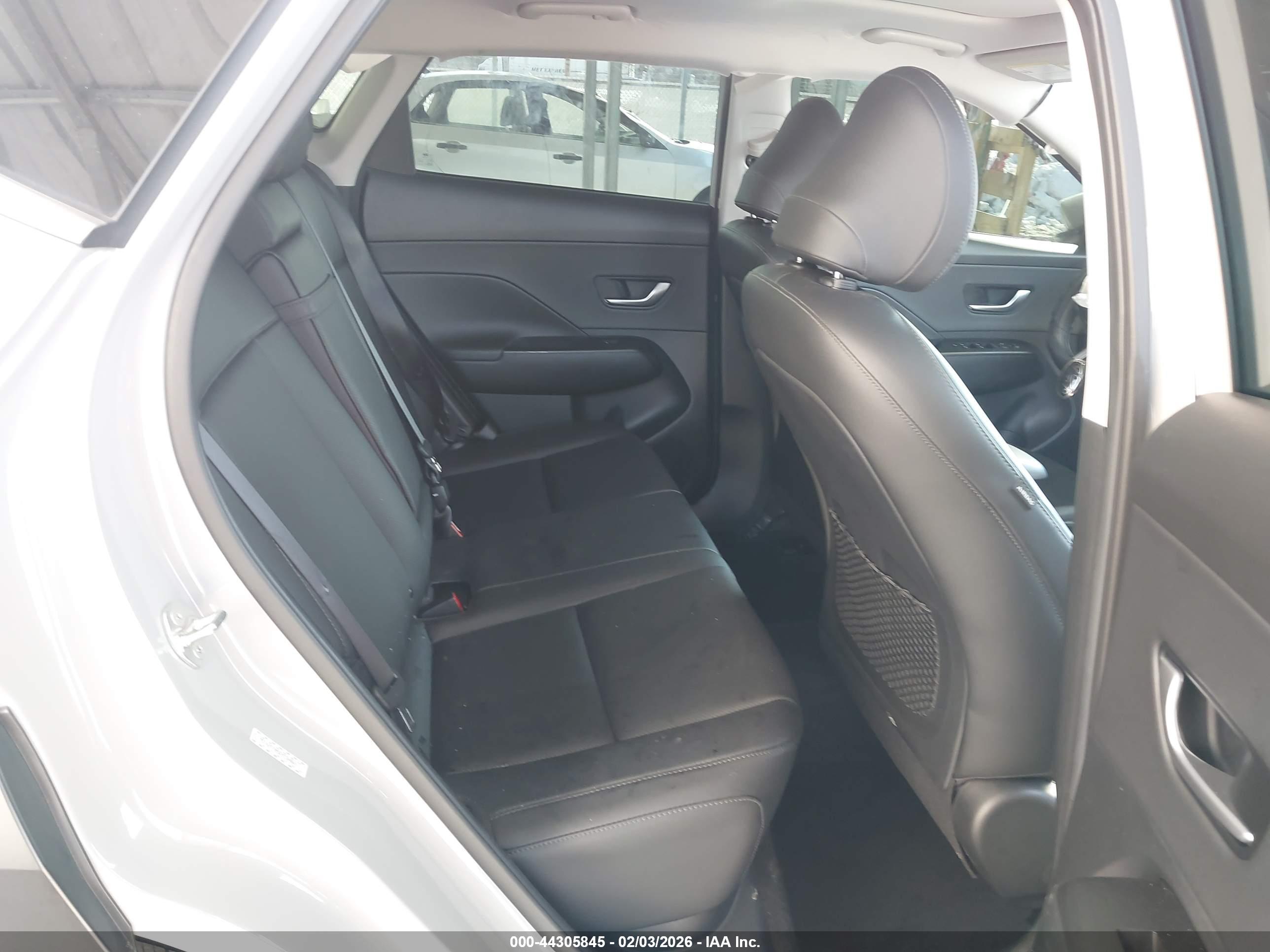 HYUNDAI KONA image 8