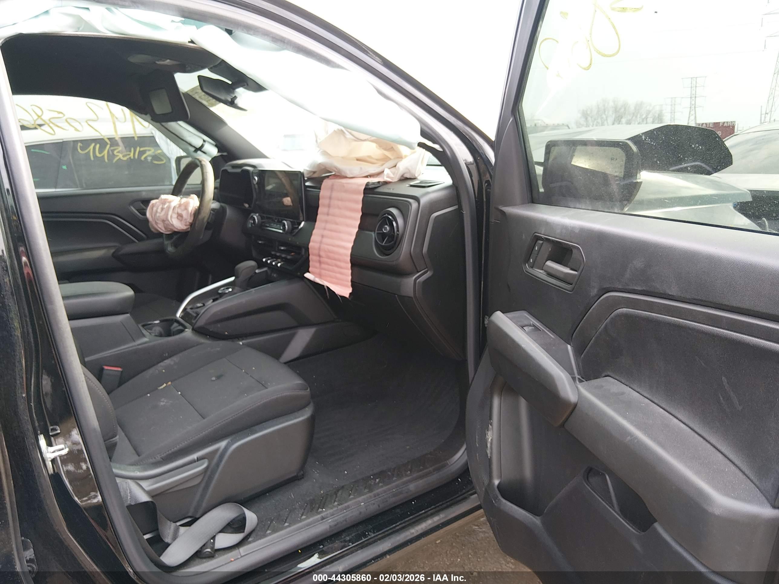 CHEVROLET COLORADO image 5
