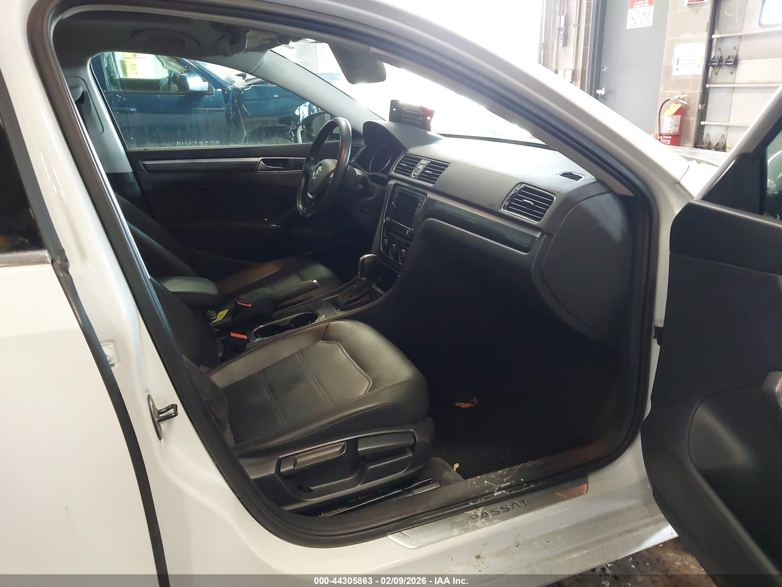 VOLKSWAGEN PASSAT image 5