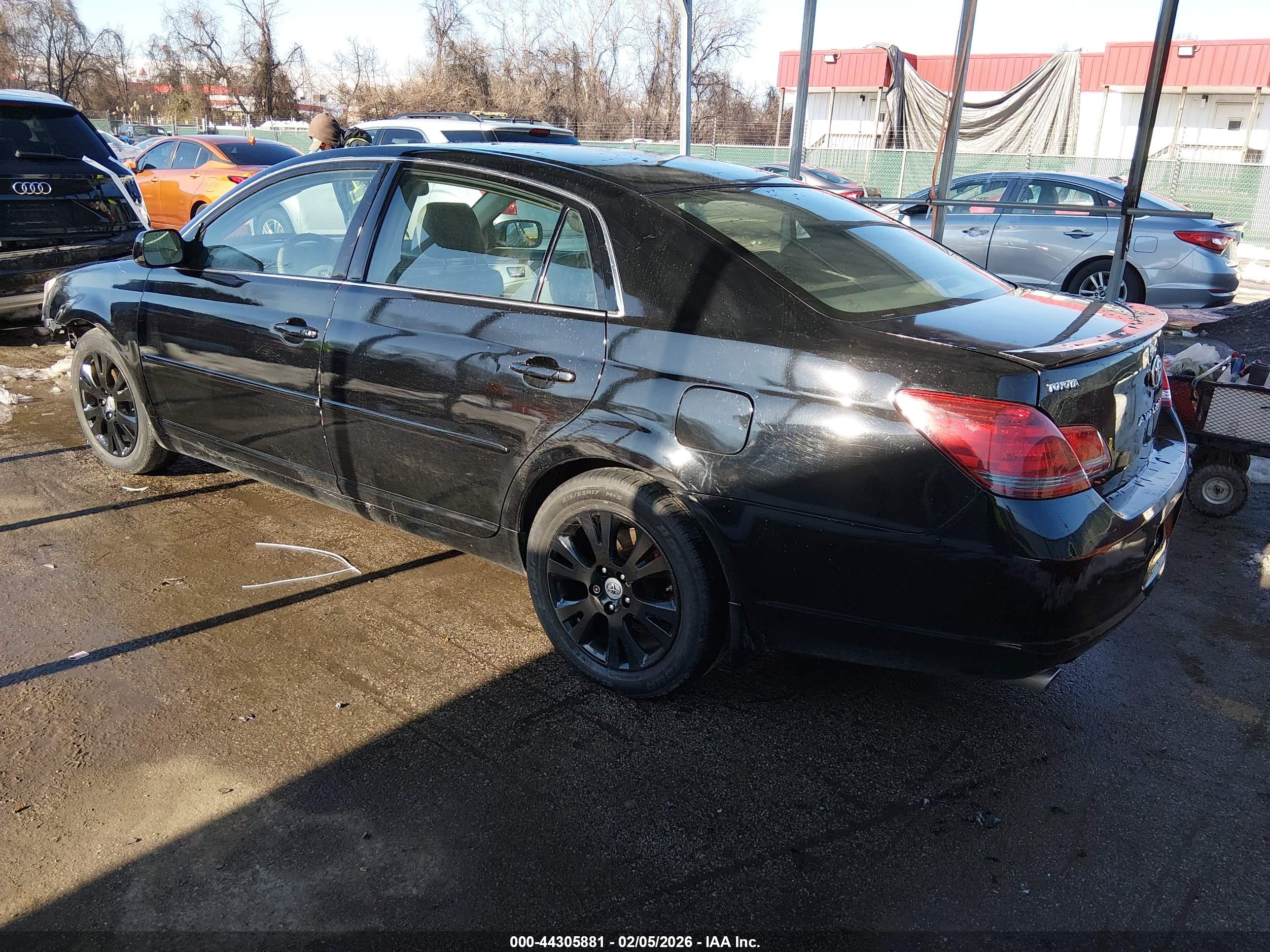 TOYOTA AVALON image 3