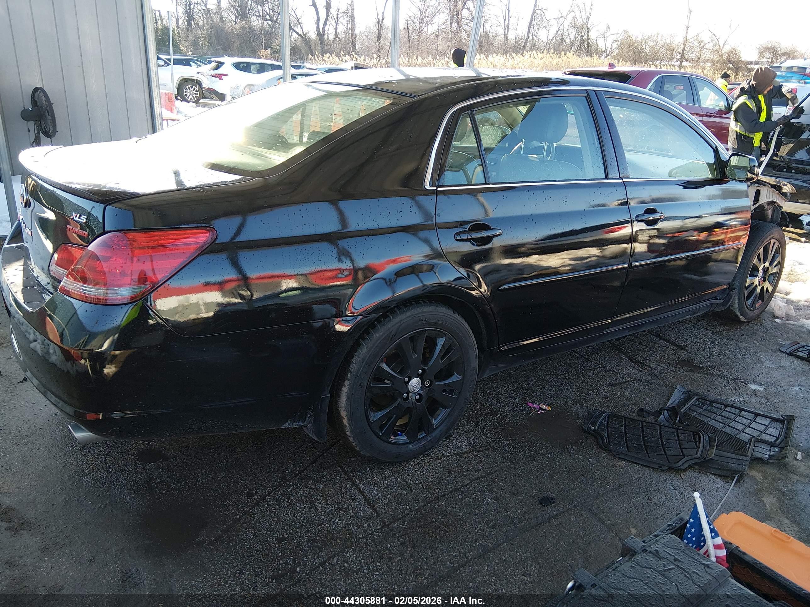 TOYOTA AVALON image 4