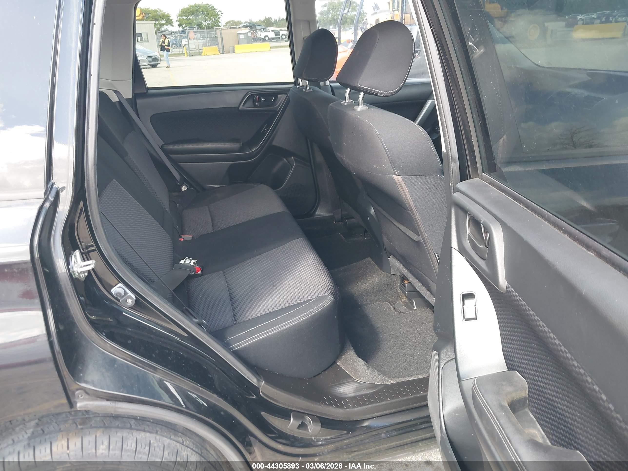SUBARU FORESTER image 8
