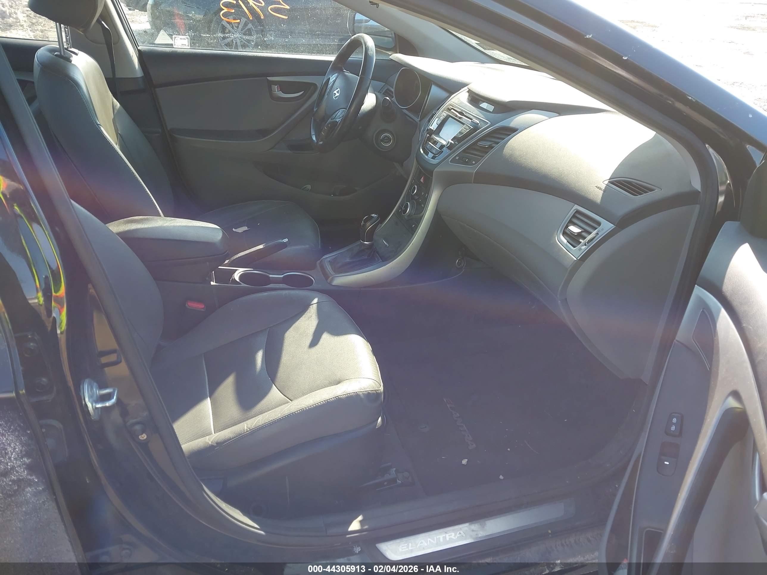HYUNDAI ELANTRA image 5