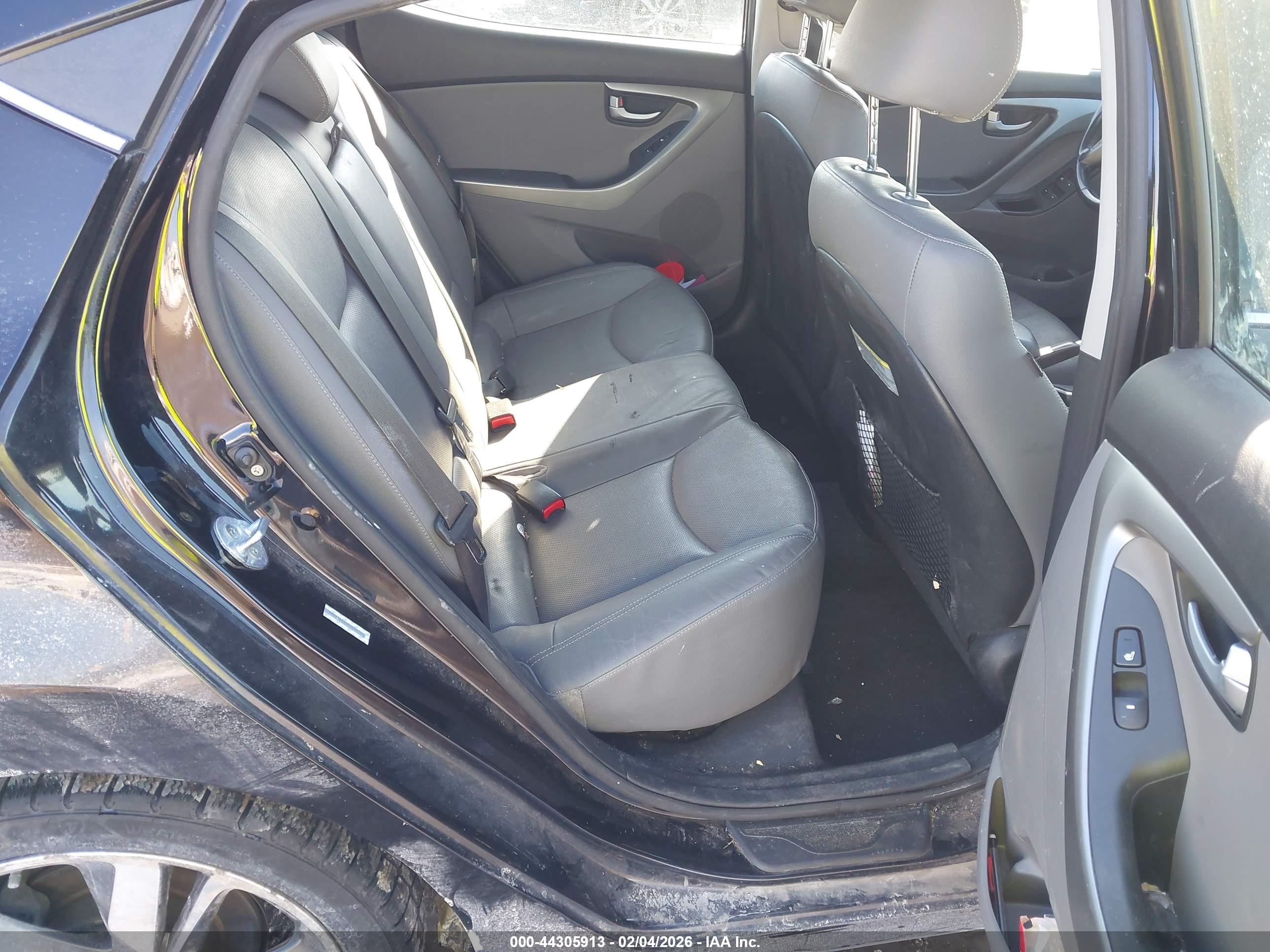 HYUNDAI ELANTRA image 8