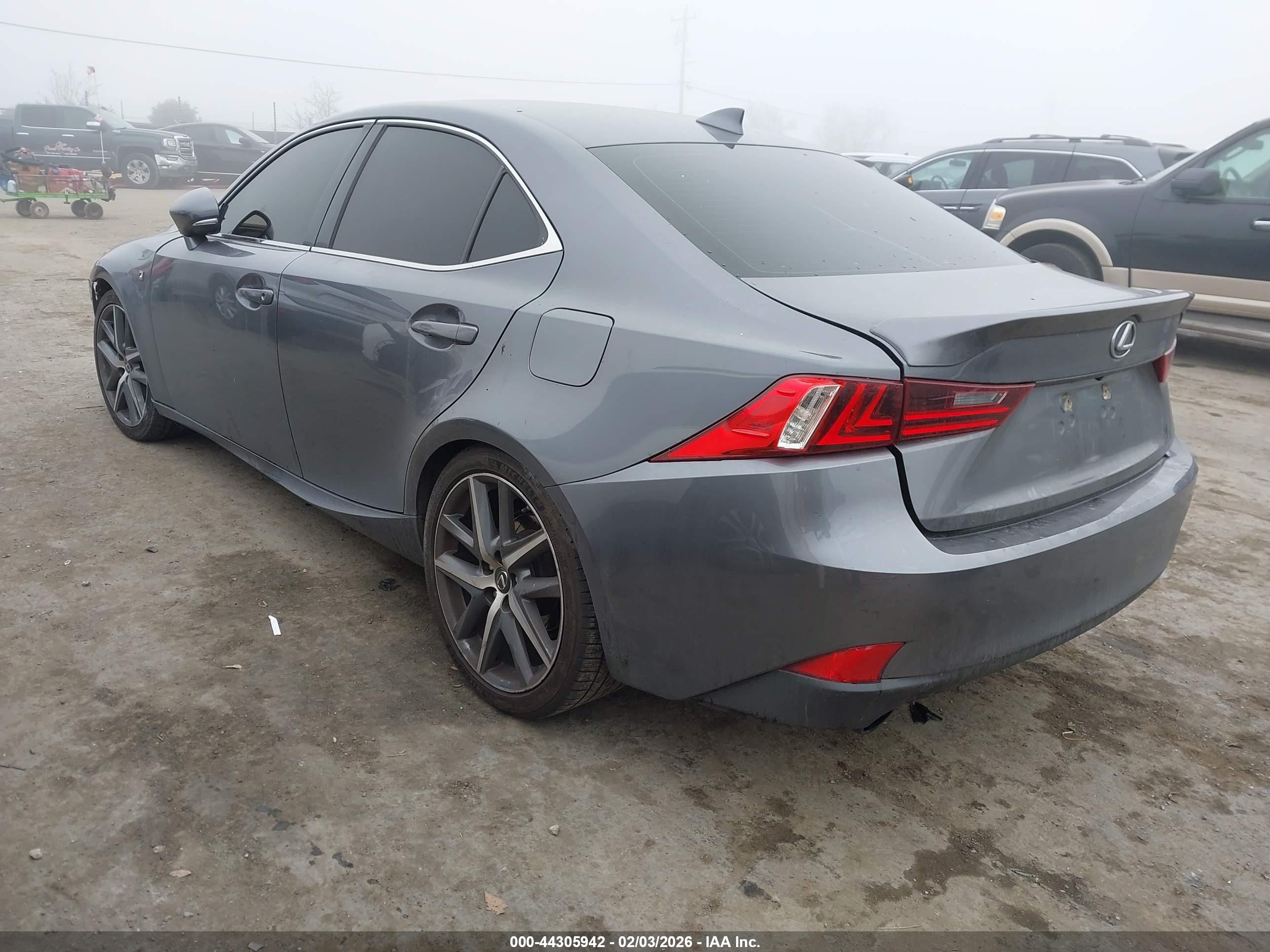 LEXUS IS image 3
