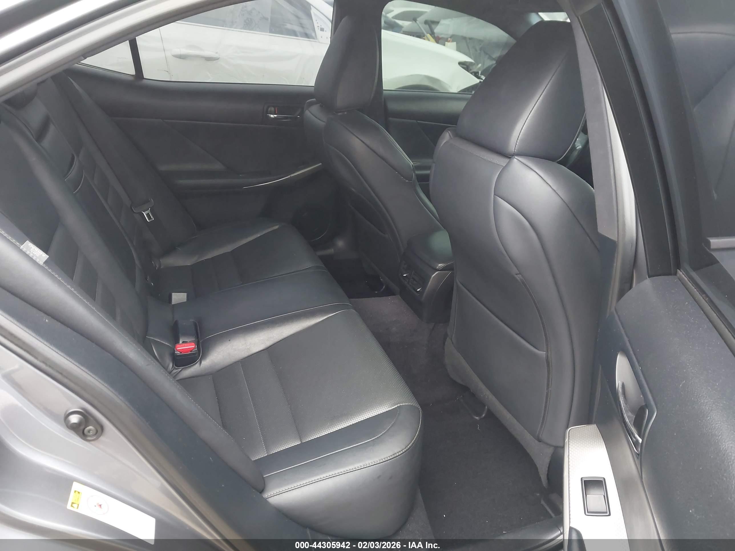 LEXUS IS image 8