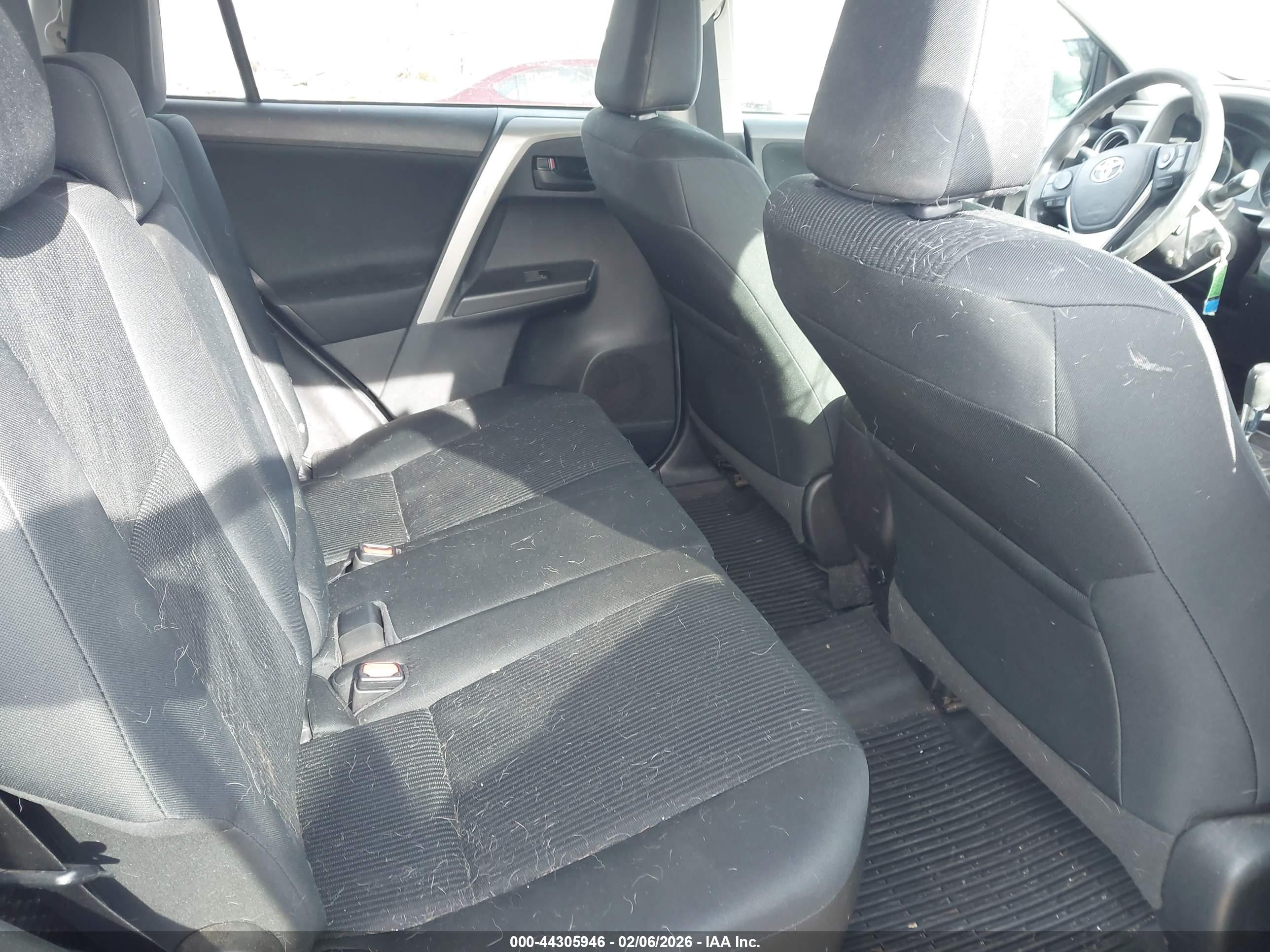TOYOTA RAV4 image 8