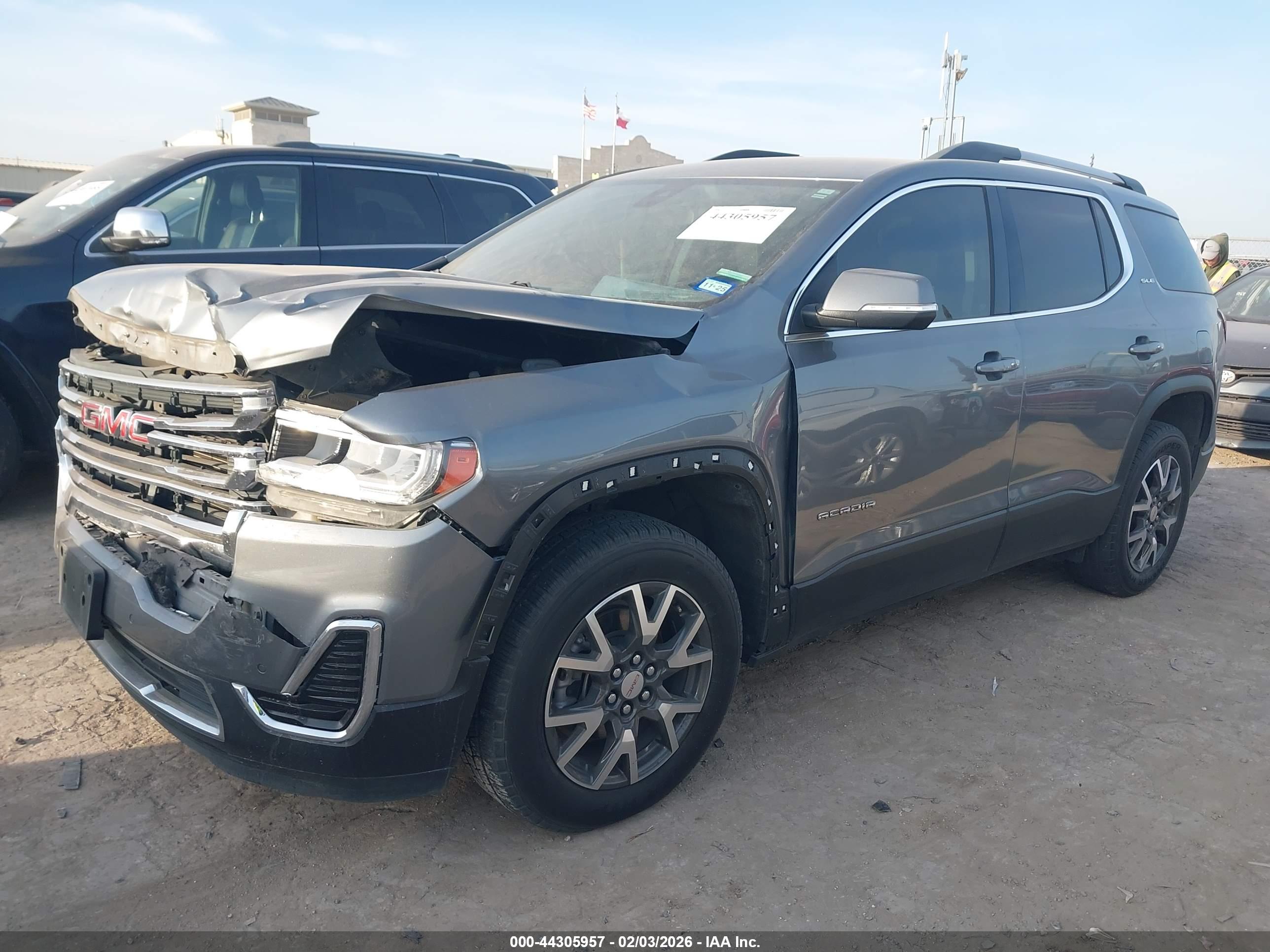 GMC ACADIA image 2