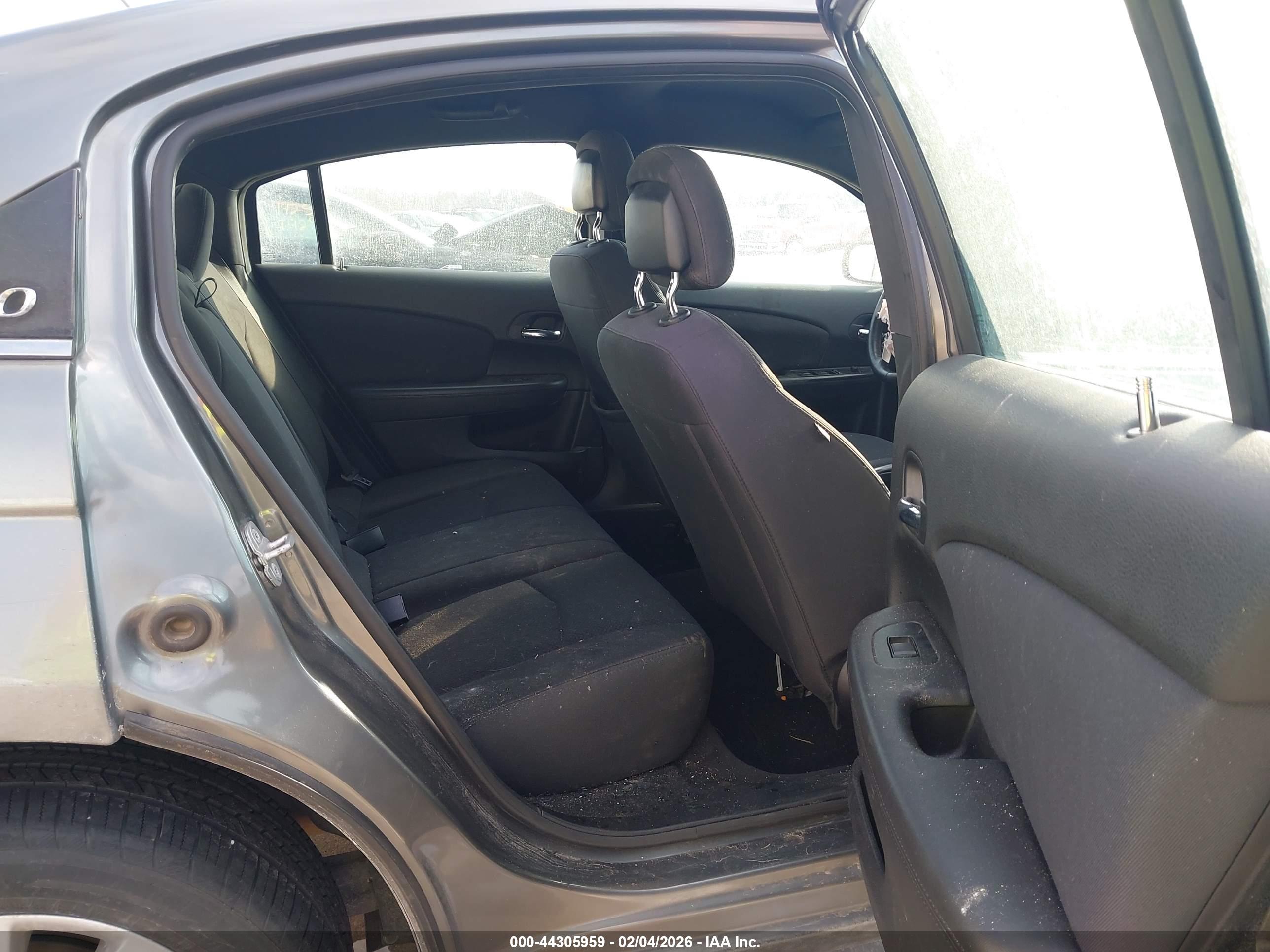 CHRYSLER 200 image 8