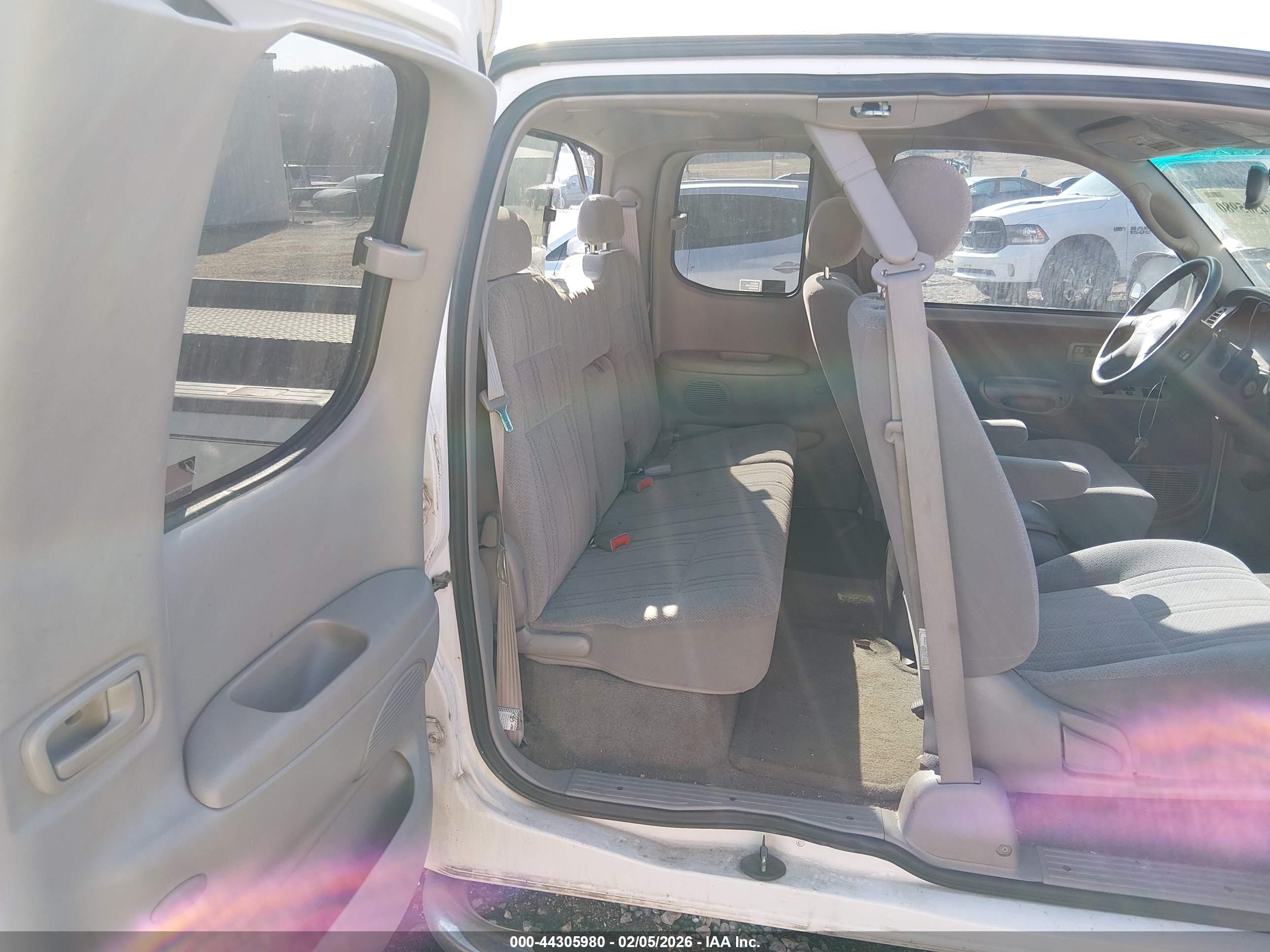 TOYOTA TUNDRA image 8