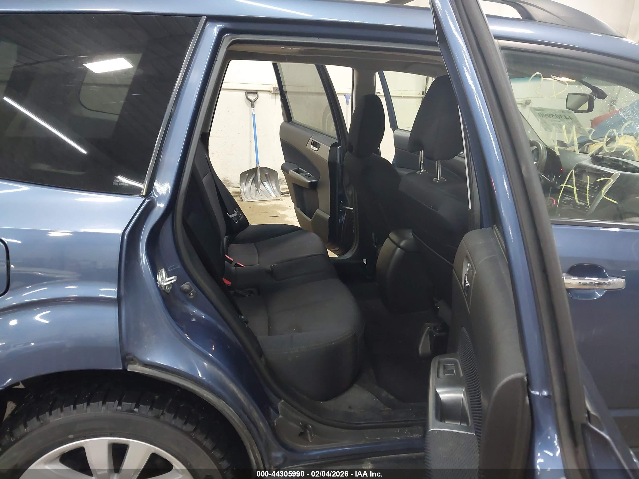 SUBARU FORESTER image 8