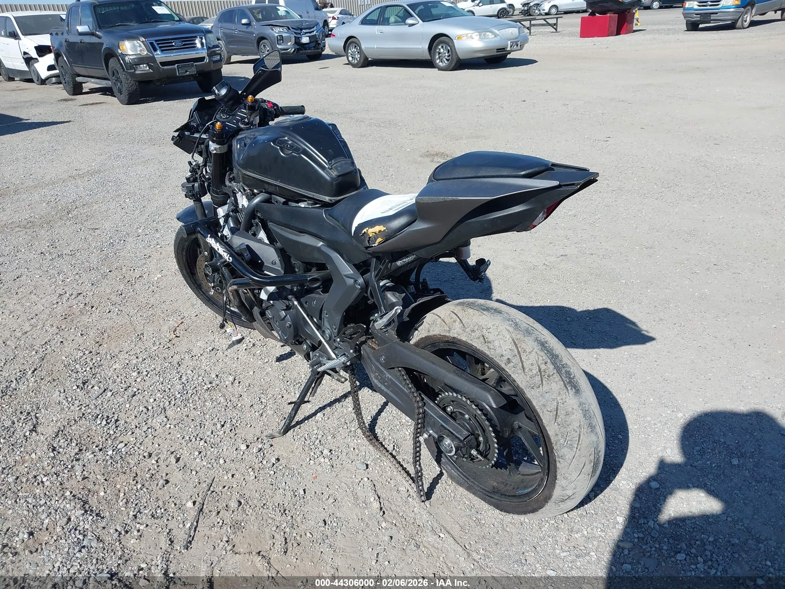 YAMAHA YZFR7 image 3